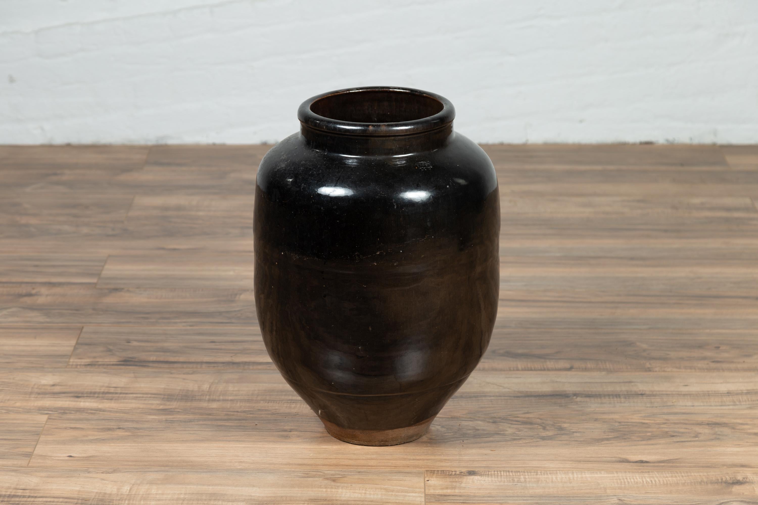 Vintage Japanese Taisho Period Black Water Jug from the Early 20th Century In Good Condition In Yonkers, NY