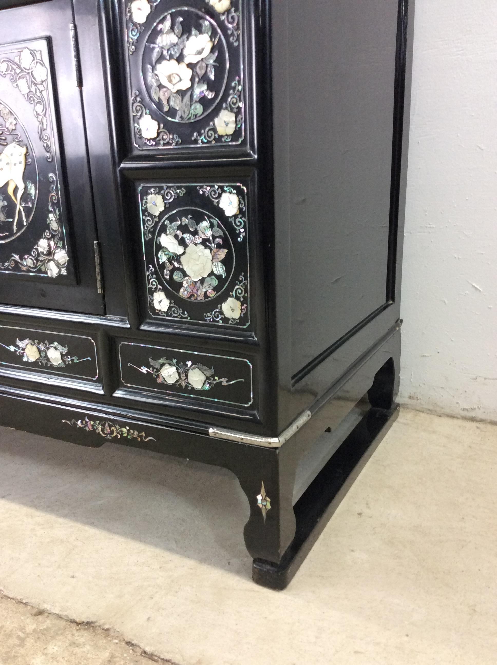 Vieille armoire japonaise Tansu avec incrustation de nacre en vente 3