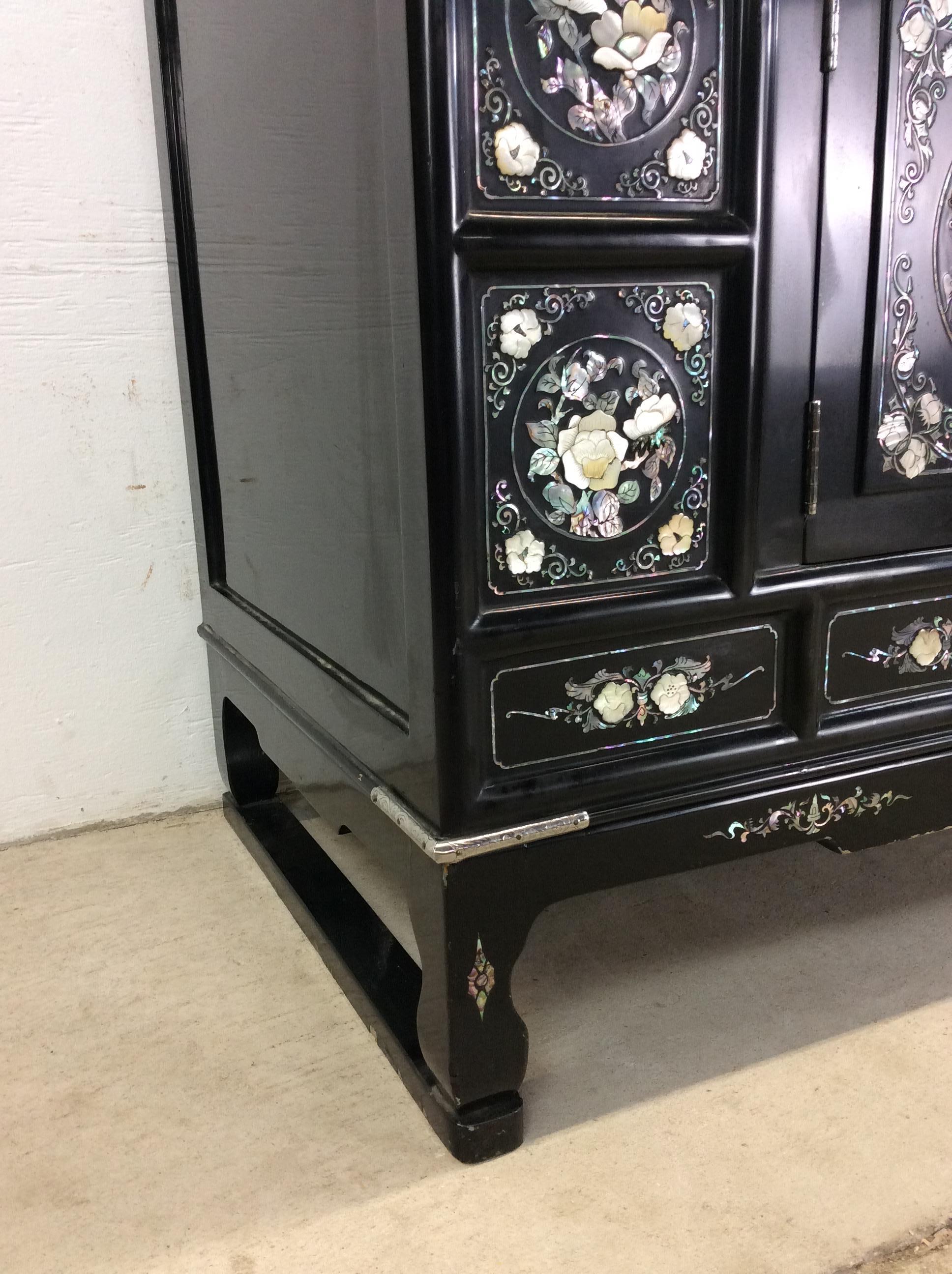 Vieille armoire japonaise Tansu avec incrustation de nacre en vente 4
