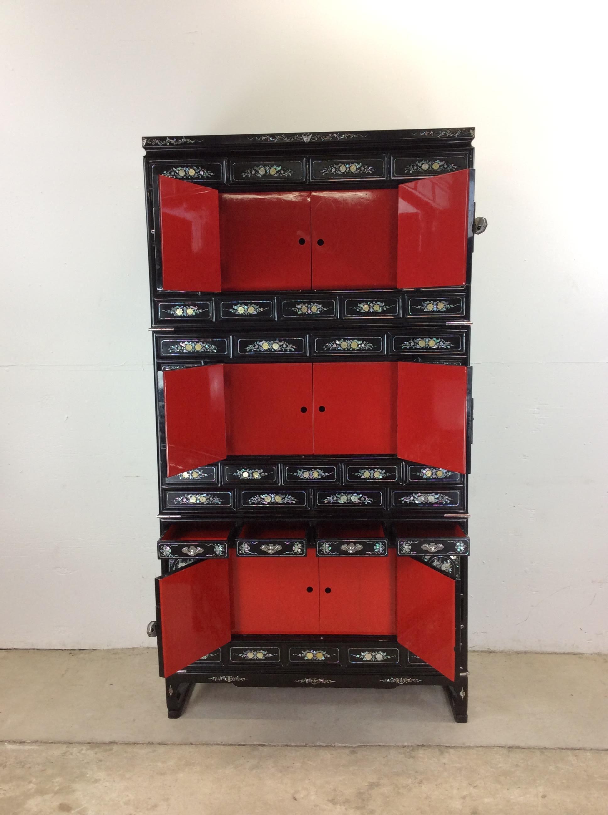 Vieille armoire japonaise Tansu avec incrustation de nacre en vente 12