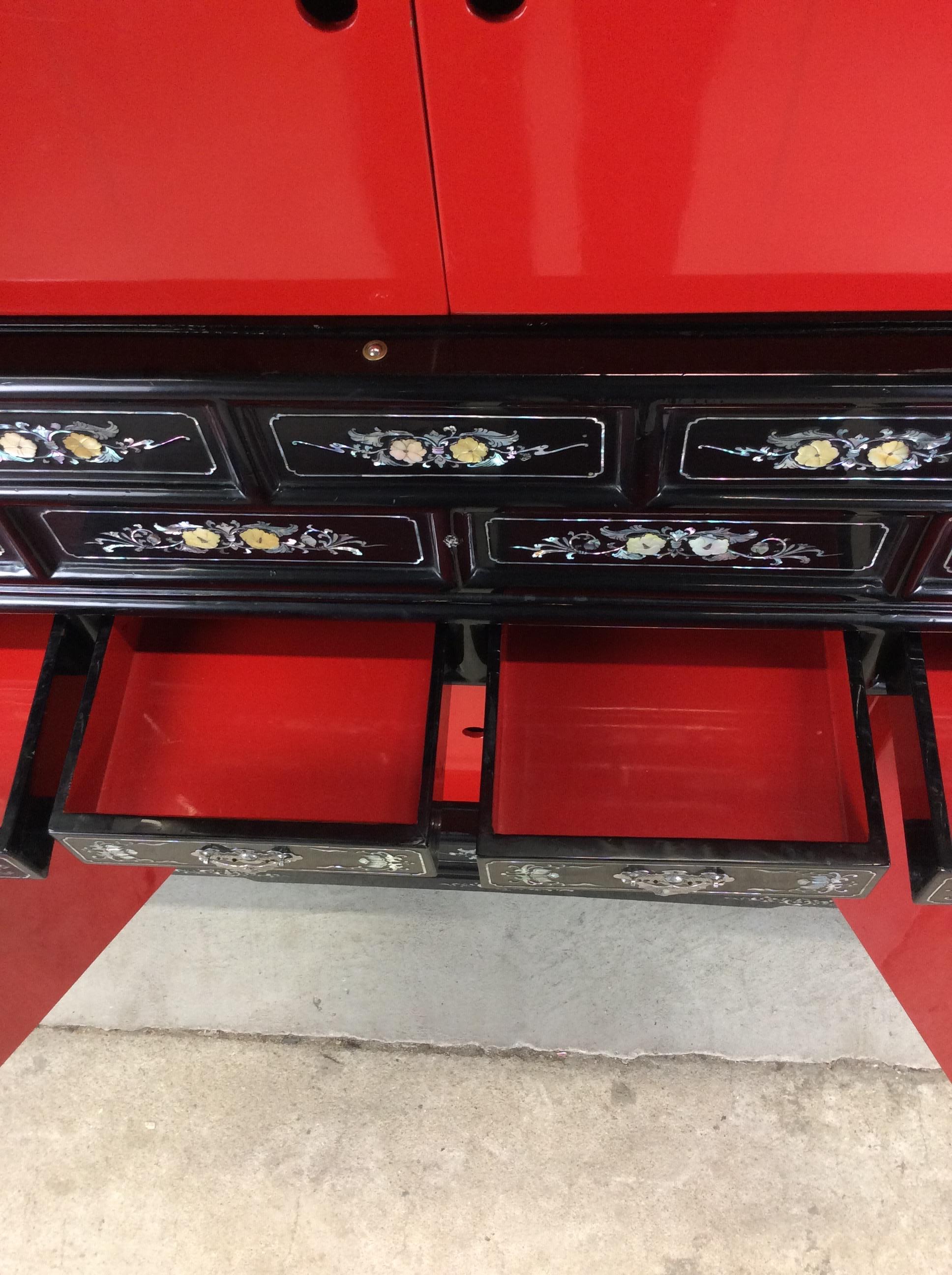 Vieille armoire japonaise Tansu avec incrustation de nacre en vente 13
