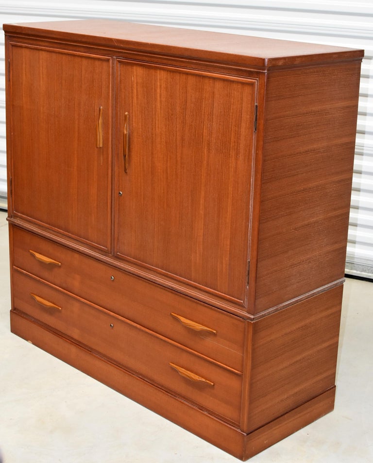 Vintage Japanese Tansu Chest, Dresser with Four Trays and Drawers at