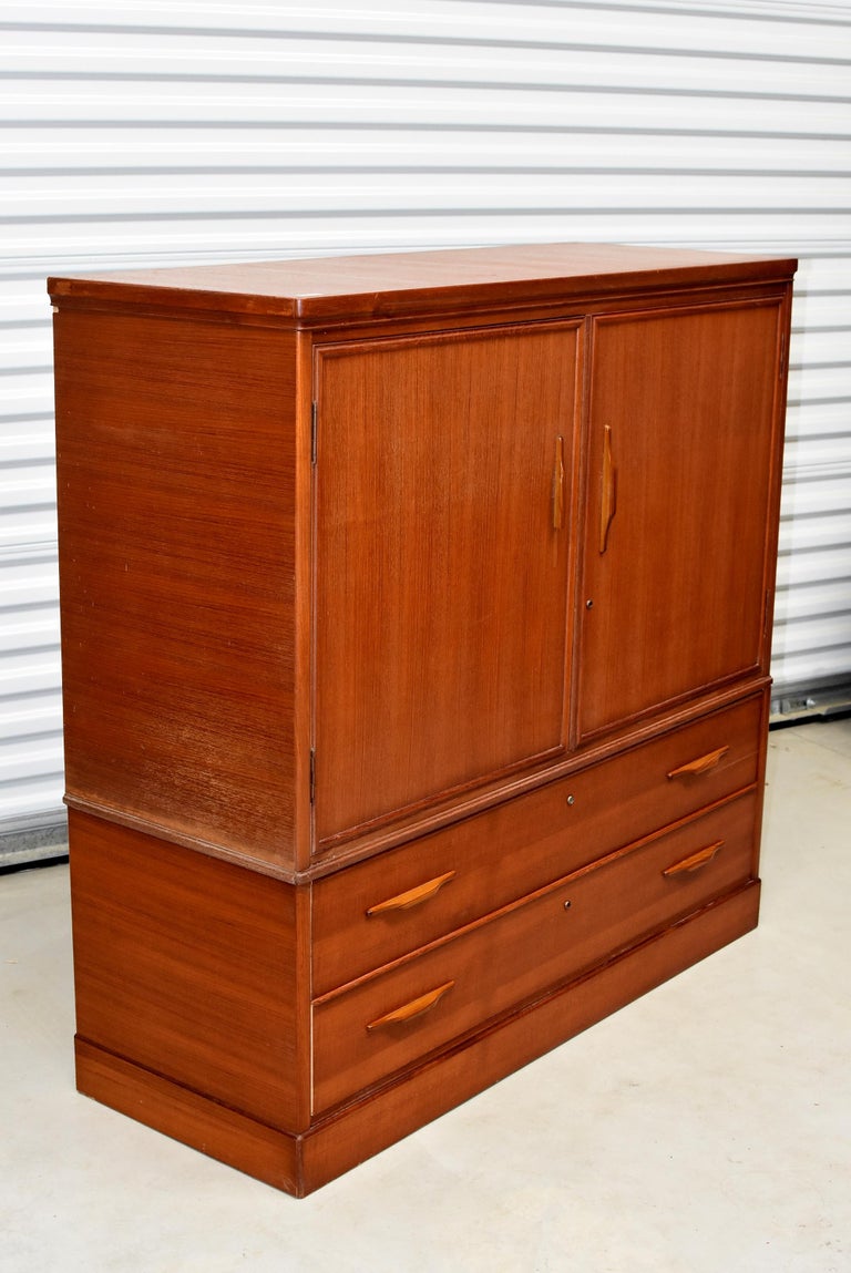 Vintage Japanese Tansu Chest, Dresser with Four Trays and Drawers at
