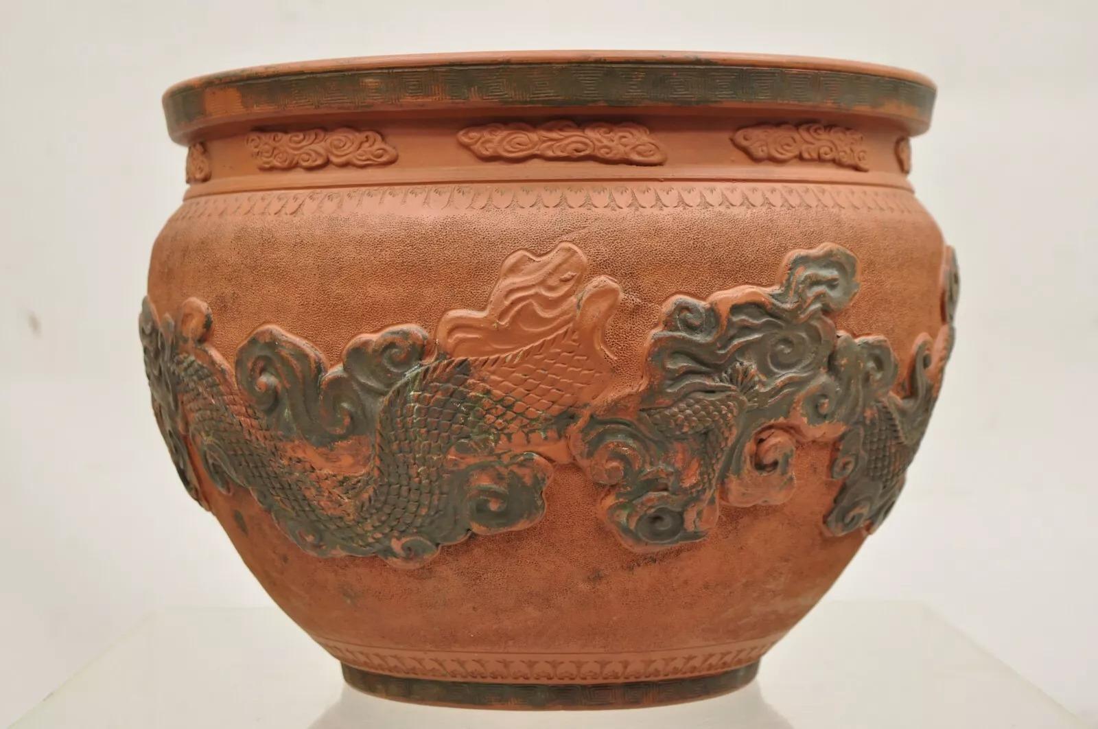 Vaso di terracotta vintage Tokoname Ware Dragon Jardiniere. Circa metà del XX secolo. Misure: 9,5