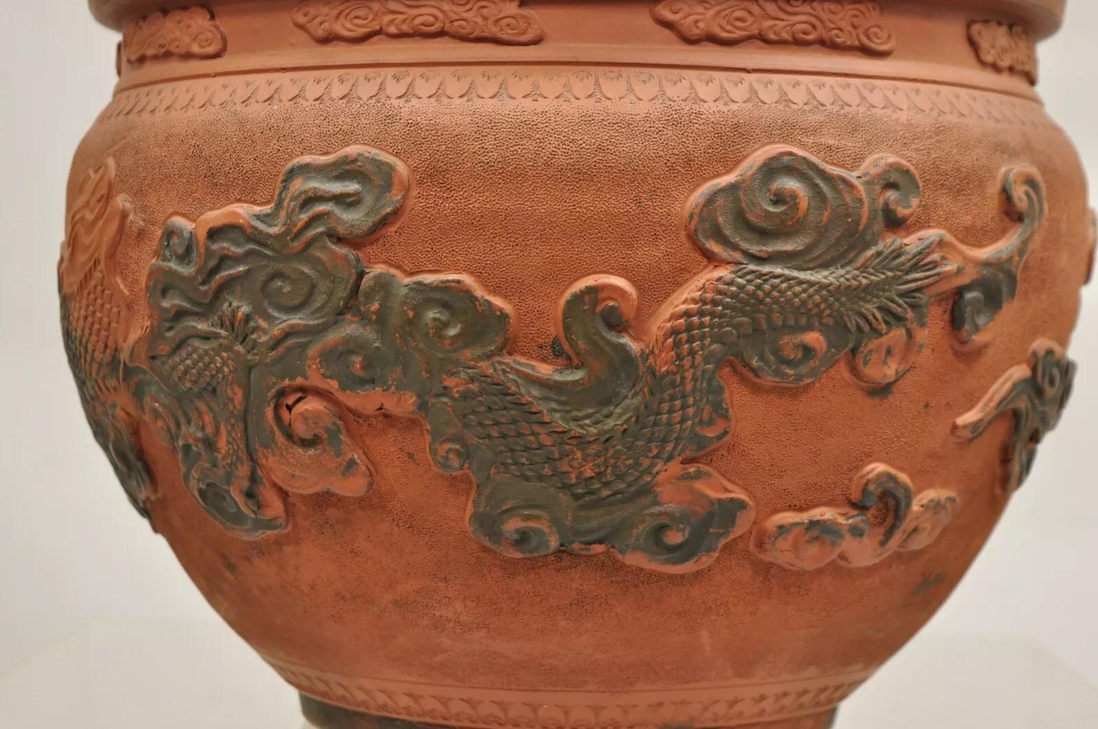 Cineserie Vaso in terracotta Cachepot d'epoca giapponese Tokoname Ware Dragon Jardiniere in vendita