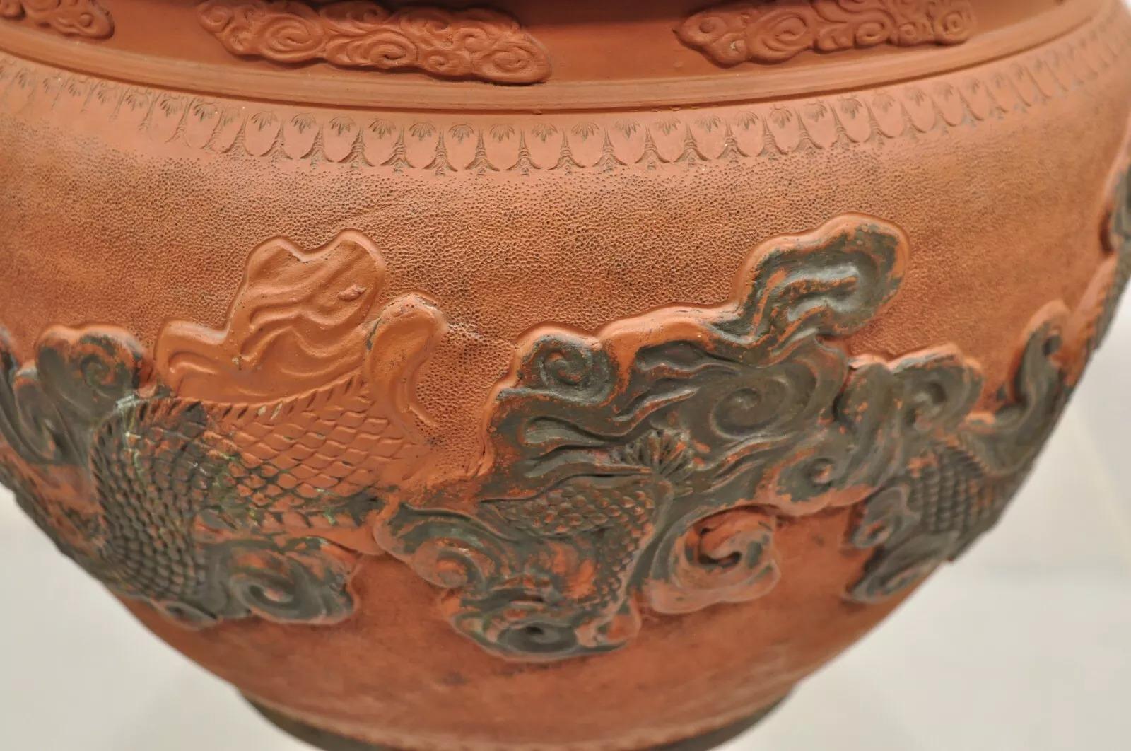 Sconosciuto Vaso in terracotta Cachepot d'epoca giapponese Tokoname Ware Dragon Jardiniere in vendita