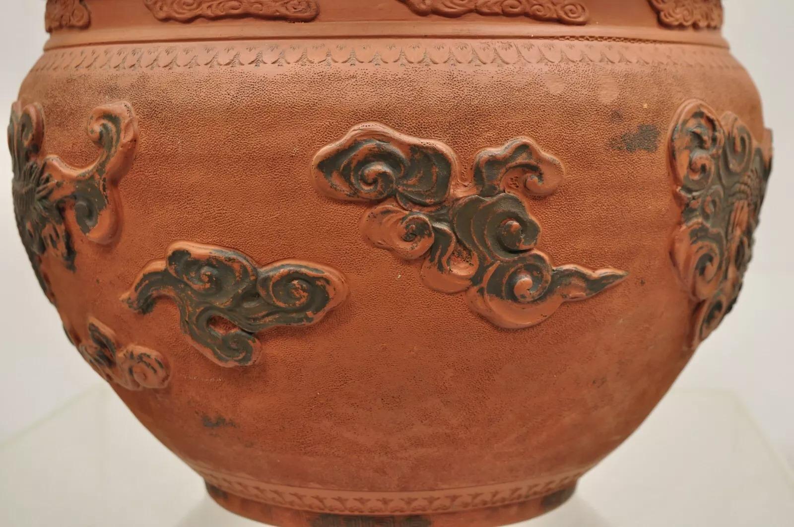 Vaso in terracotta Cachepot d'epoca giapponese Tokoname Ware Dragon Jardiniere in vendita 2