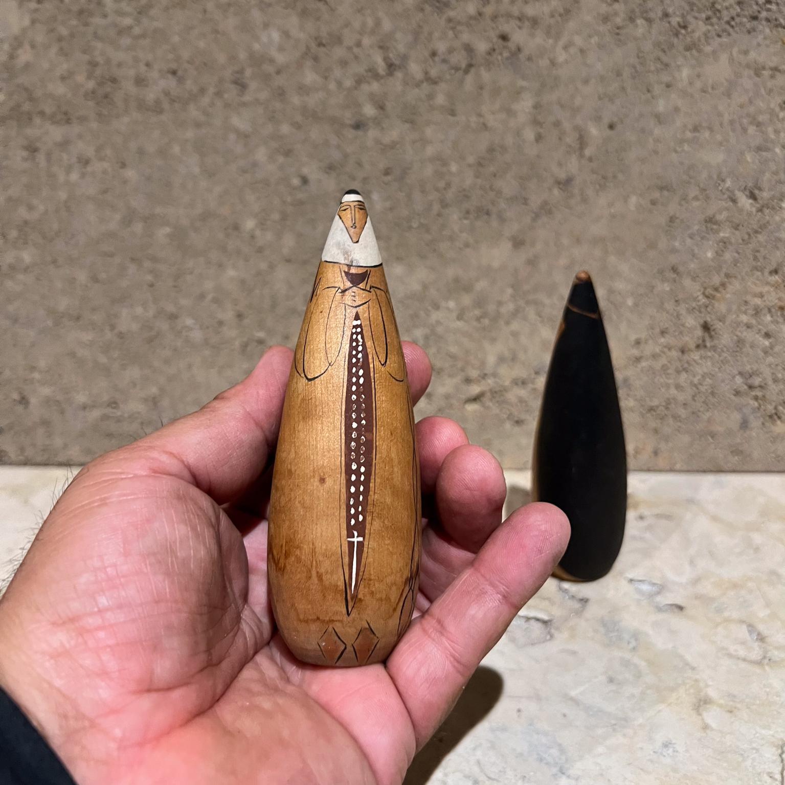 Figure di monache trappiste giapponesi d'epoca in legno tornito in vendita 1