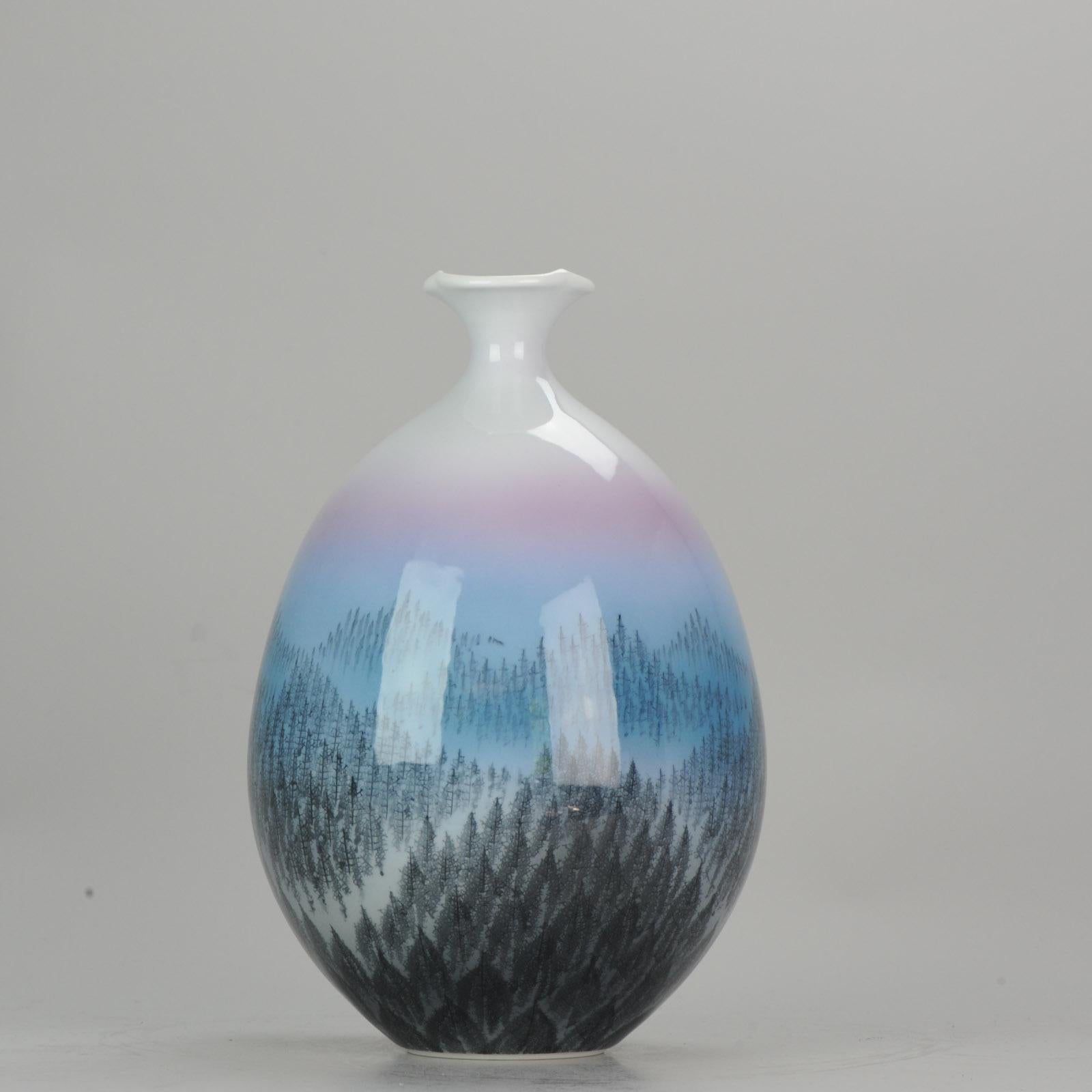A blue and white porcelain vase, with a winter landscape at sunrise

 Condition
Overall condition perfect. Size: 170 x 170 x 260mm

Period
20th century.