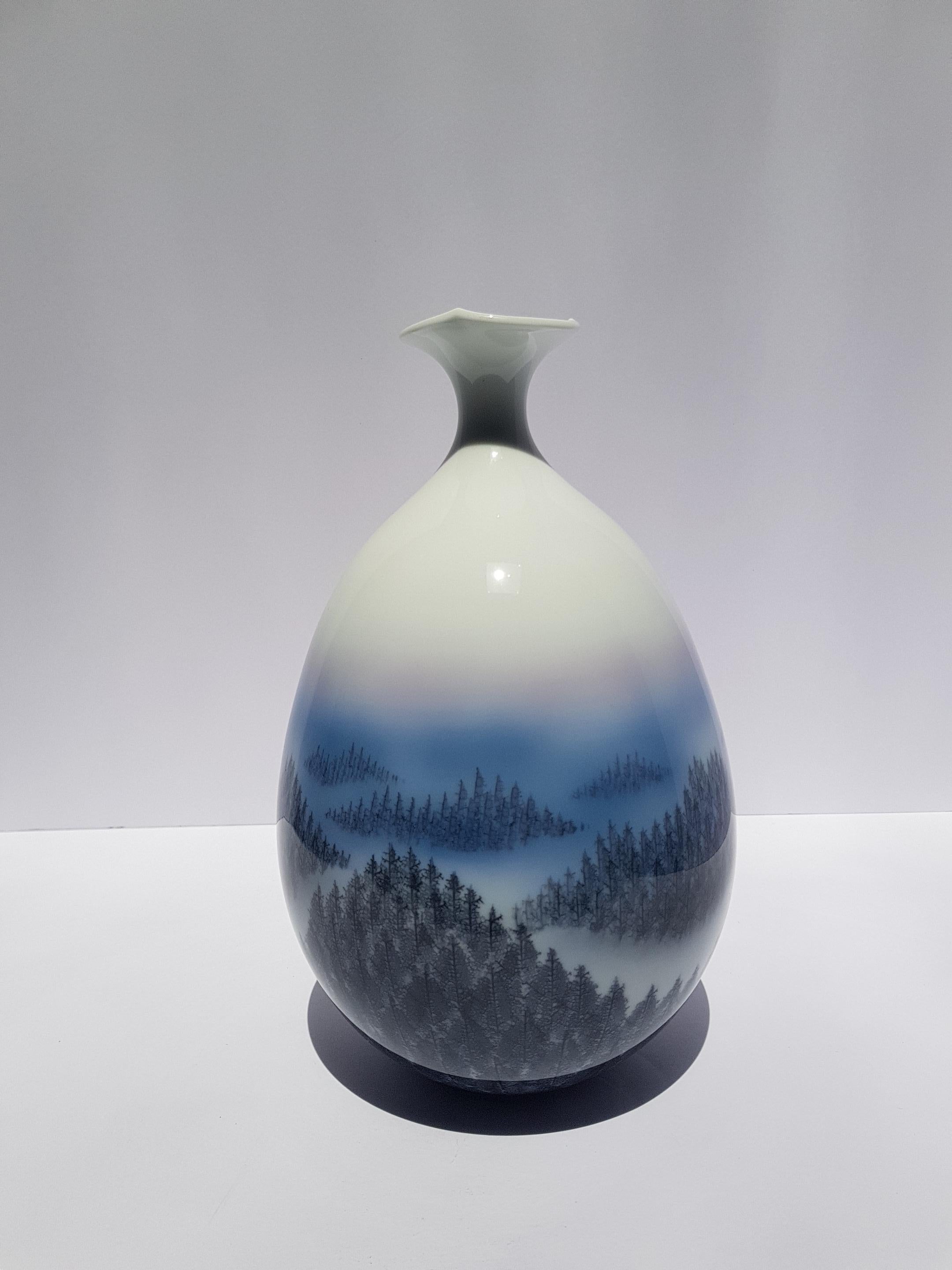 Vintage Japanische Vase Arita Künstler Fujii Shumei Winterlandschaft Berg 1936 (Showa) im Angebot