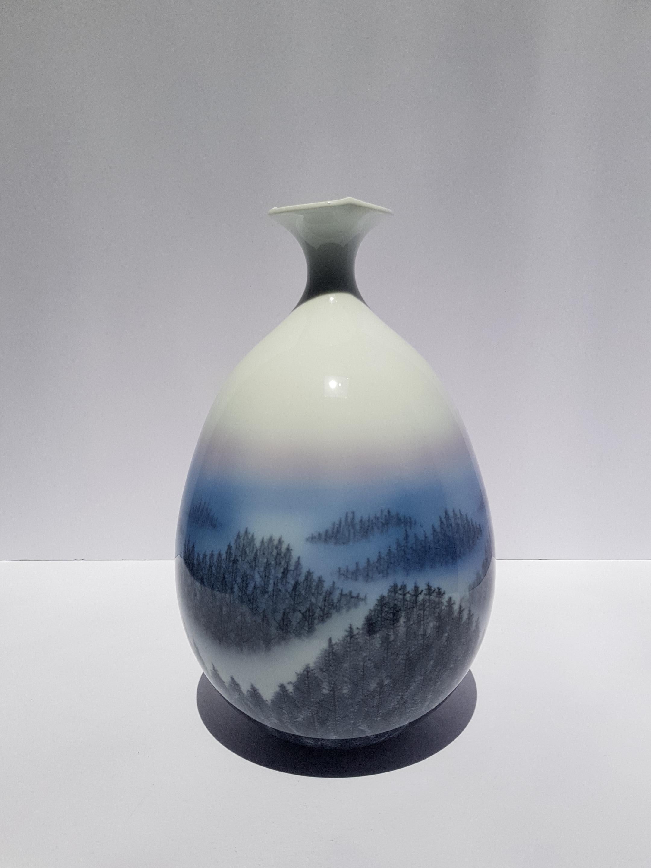 Vintage Japanische Vase Arita Künstler Fujii Shumei Winterlandschaft Berg 1936 (Gemalt) im Angebot