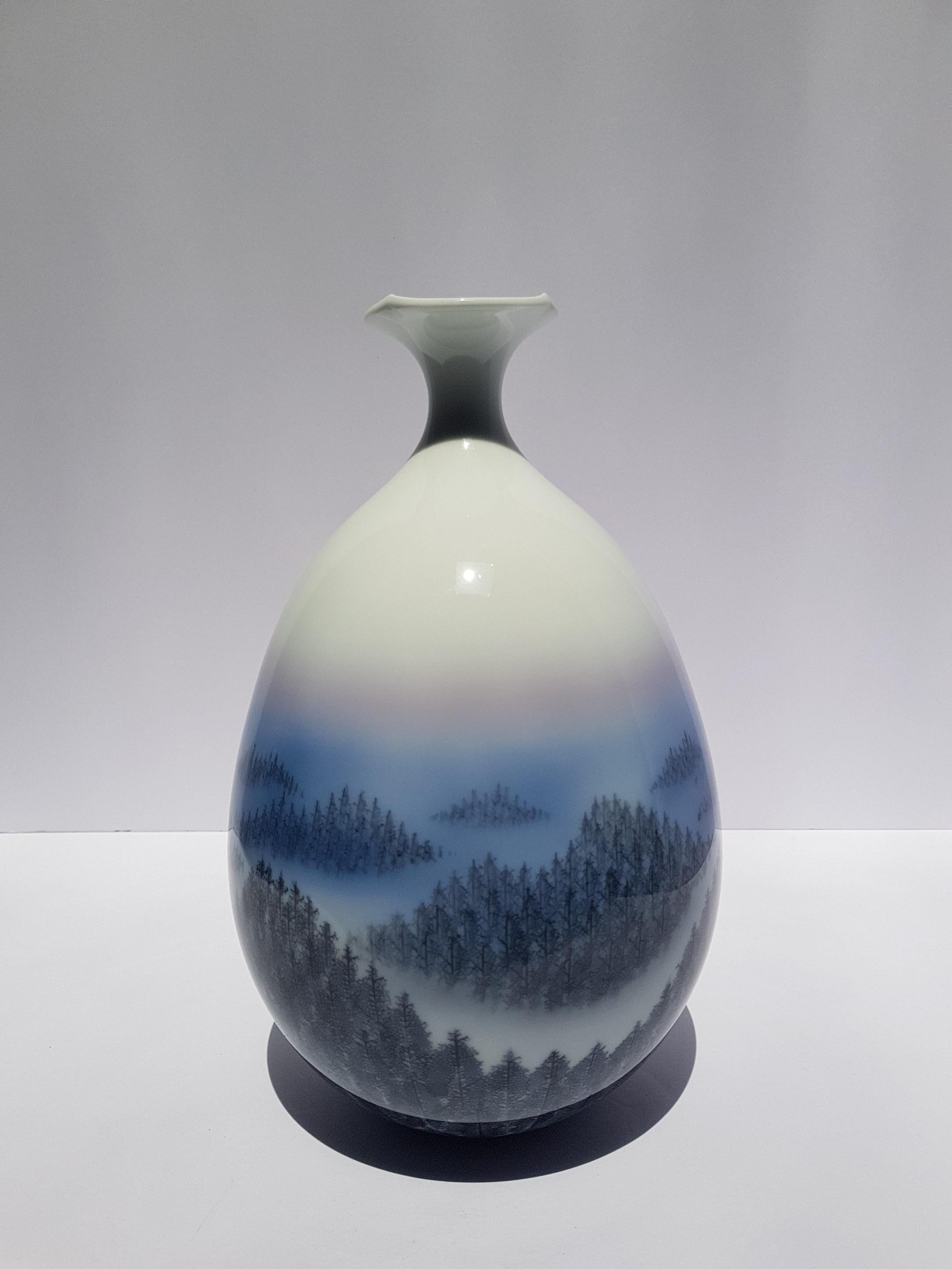 Vintage Japanische Vase Arita Künstler Fujii Shumei Winterlandschaft Berg 1936 im Zustand „Hervorragend“ im Angebot in Palm Beach, FL
