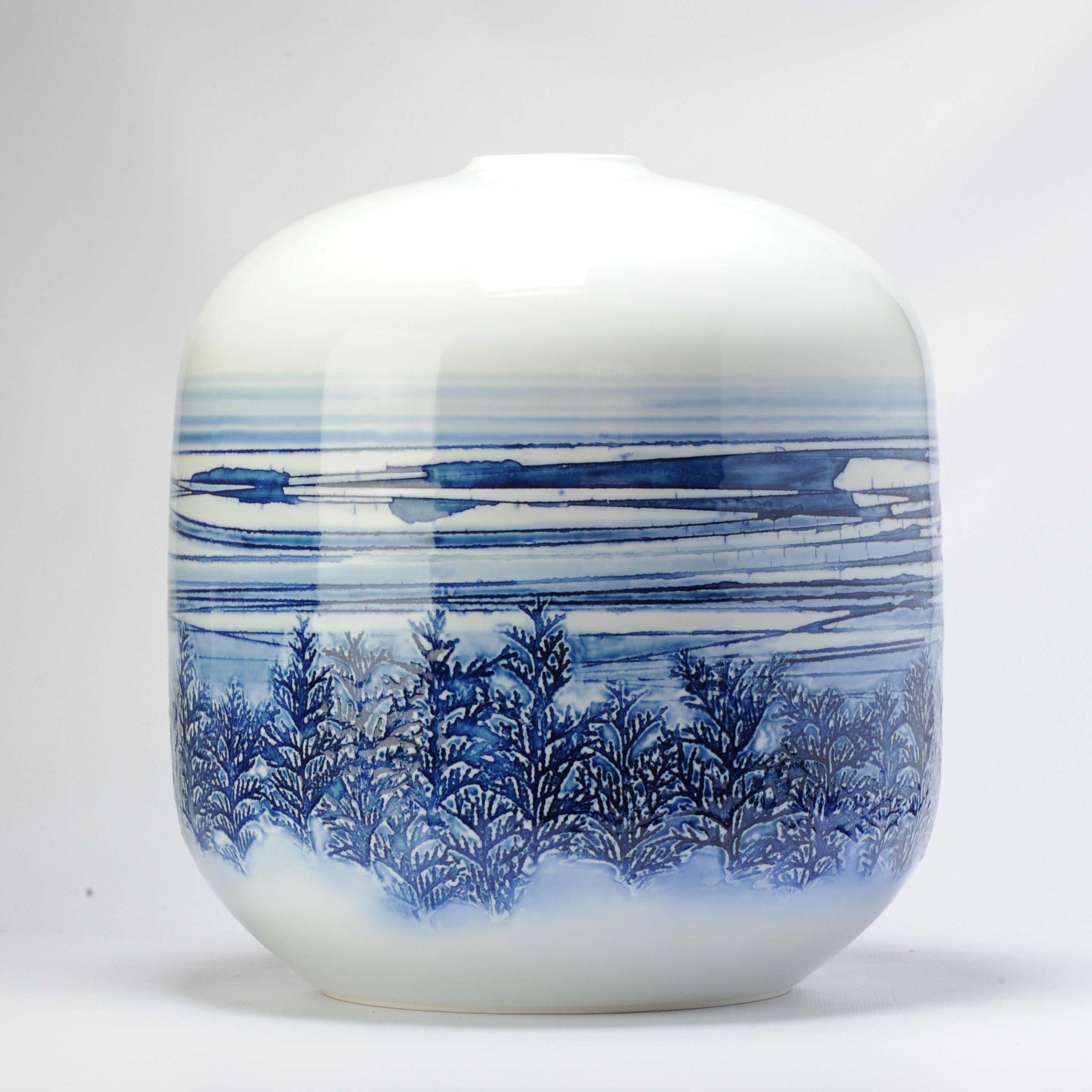 Vintage Japanese Vase Arita by Fujii Shumei Winter Landscape In Good Condition For Sale In Amsterdam, Noord Holland