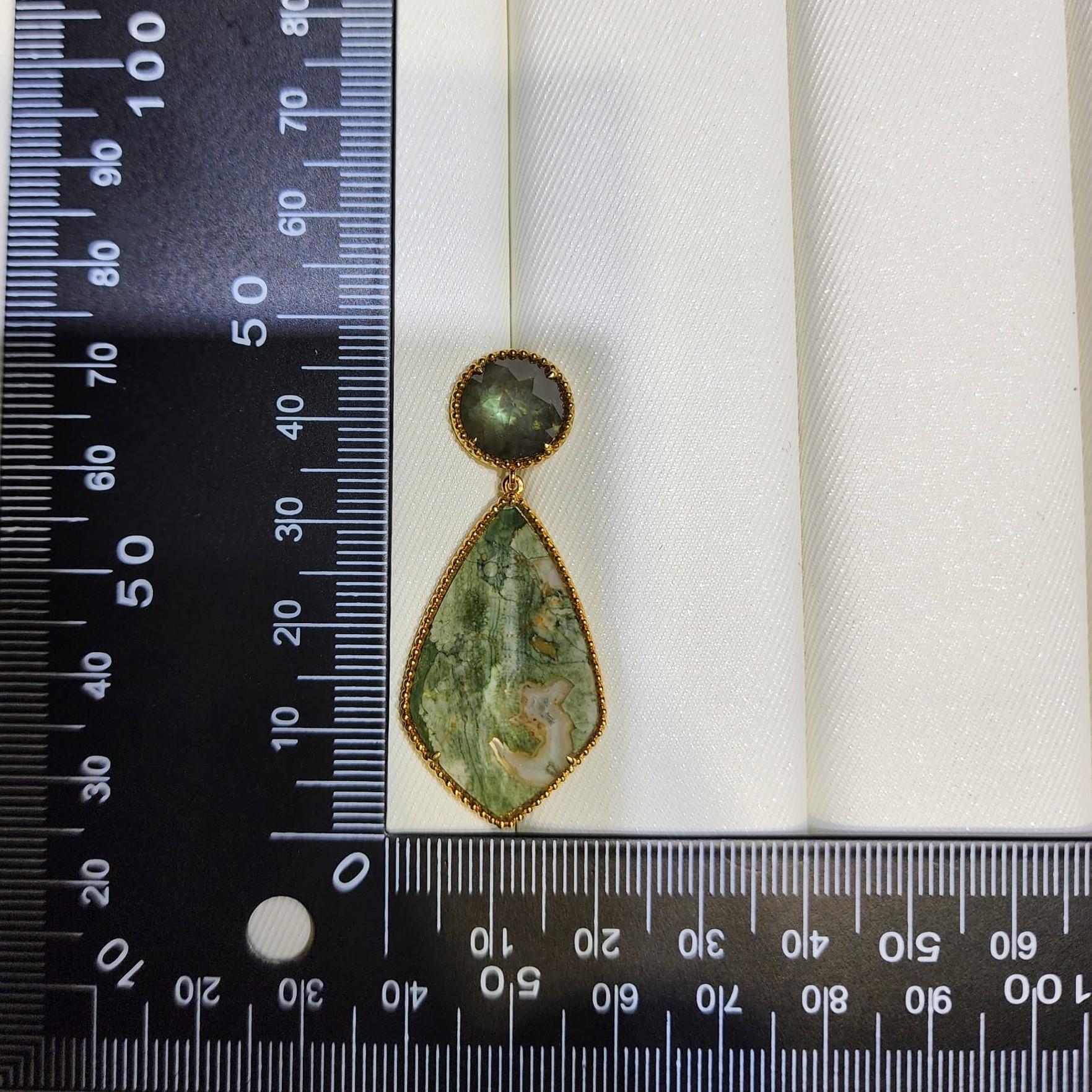 Vintage Jasper Labradorite Rock Crystal Doublet Earrings in 18 Karat Yellow Gold In New Condition For Sale In Hong Kong, HK