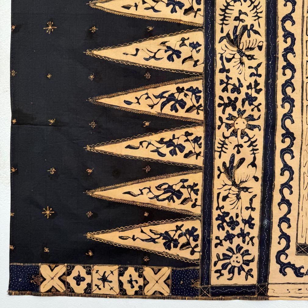 Vintage Javanese Kain Panjang and Matching Selendang Batik Tulis, Cirebon In Good Condition For Sale In Point Richmond, CA