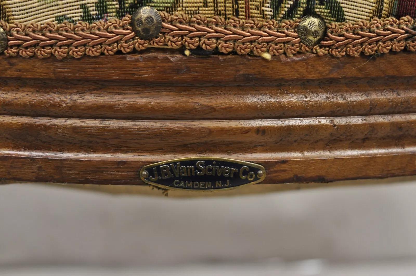 Vintage JB Van Sciver Poltrona francese in stile Luigi XV in legno di noce intagliato e imbottito in vendita 4