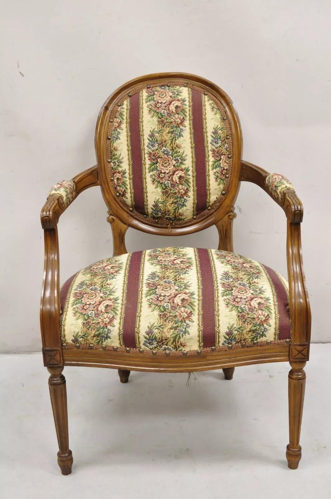 Vintage JB Van Sciver Poltrona francese in stile Luigi XV in legno di noce intagliato e imbottito in vendita 5