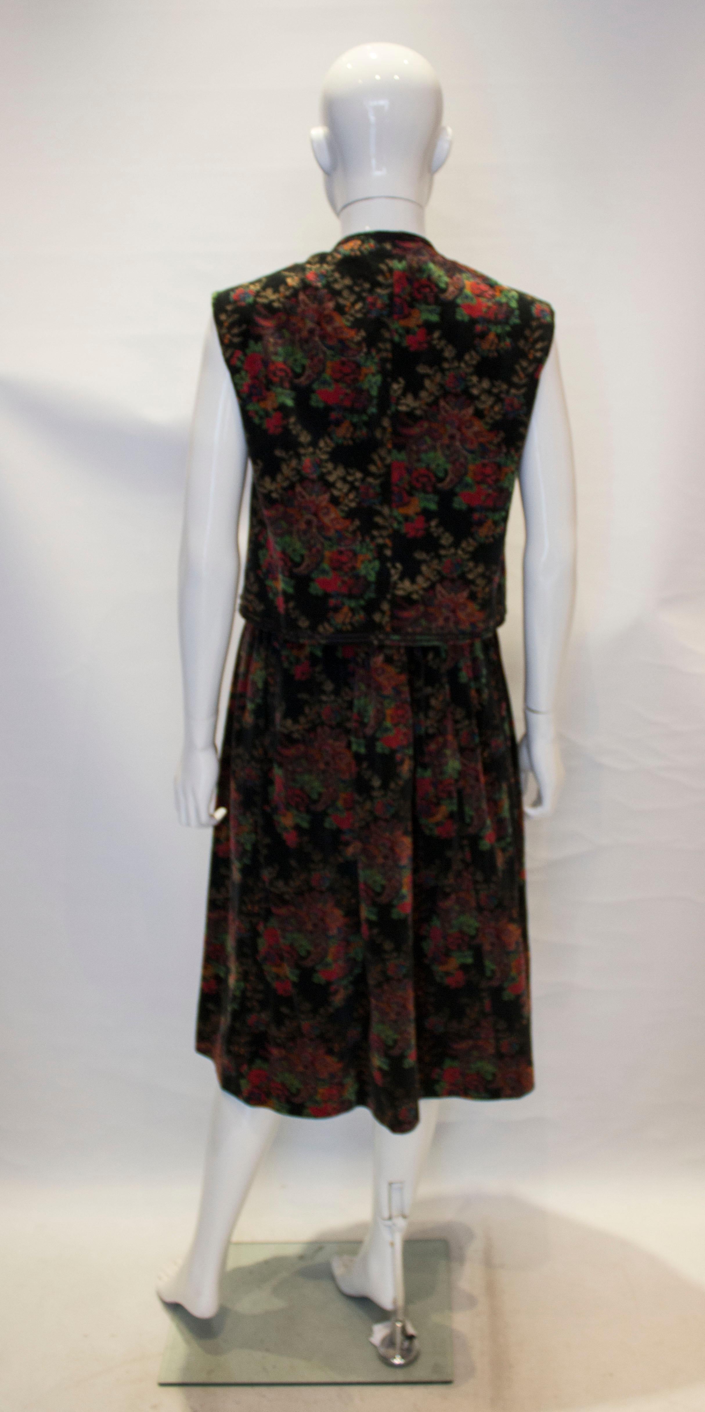 A Vintage Jaeger 1970s velvet paisley Skirt and Waistcoat In Good Condition For Sale In London, GB