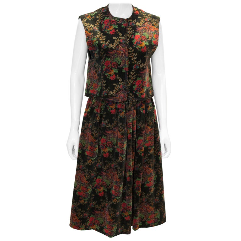 A Vintage Jaeger 1970s velvet paisley Skirt and Waistcoat For Sale at  1stDibs | jaeger velvet dress, jaeger dressing gown, waistcoat and skirt