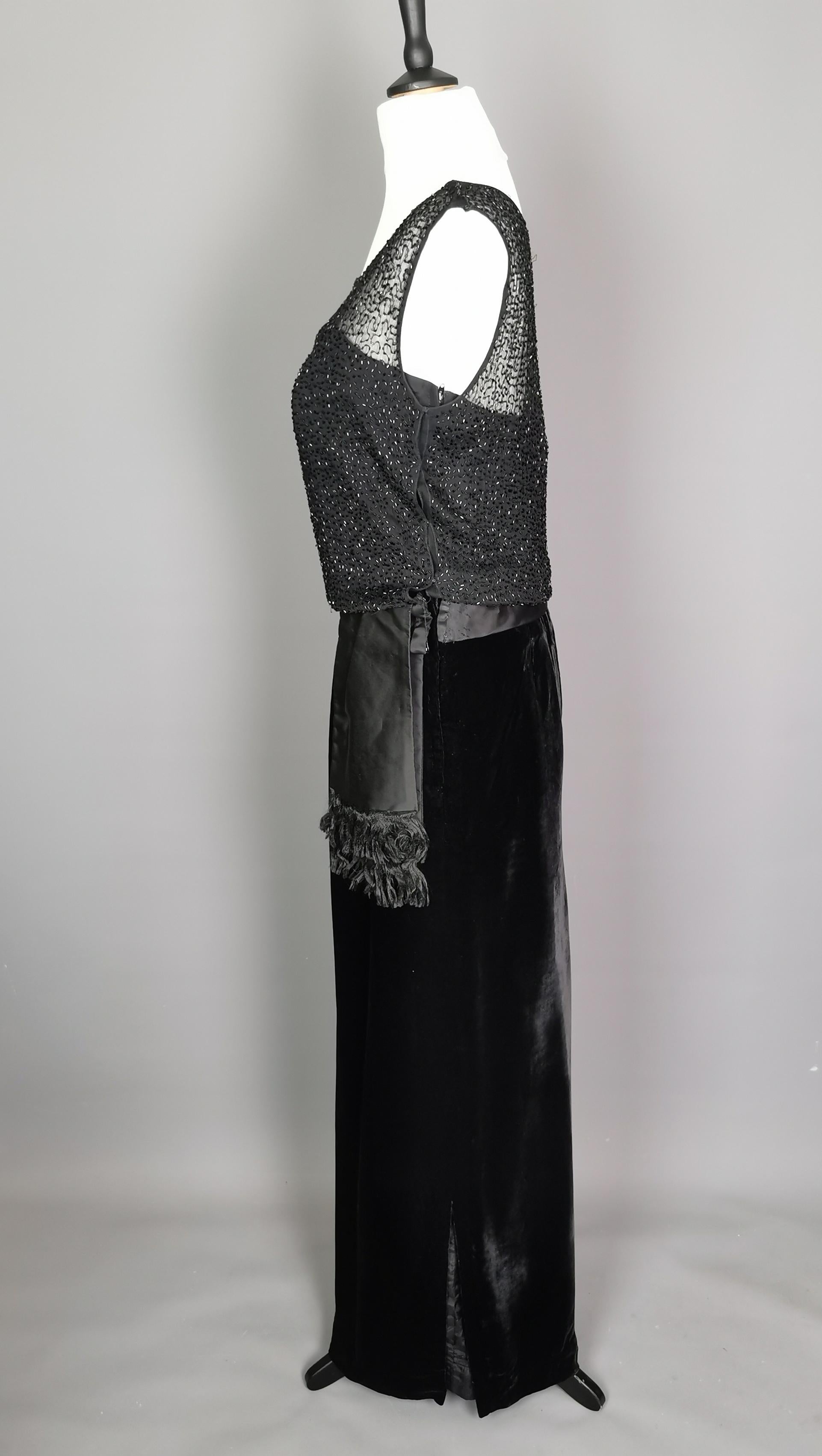 Vintage Jean Allen cocktail dress, beaded, Black velvet  In Fair Condition For Sale In NEWARK, GB