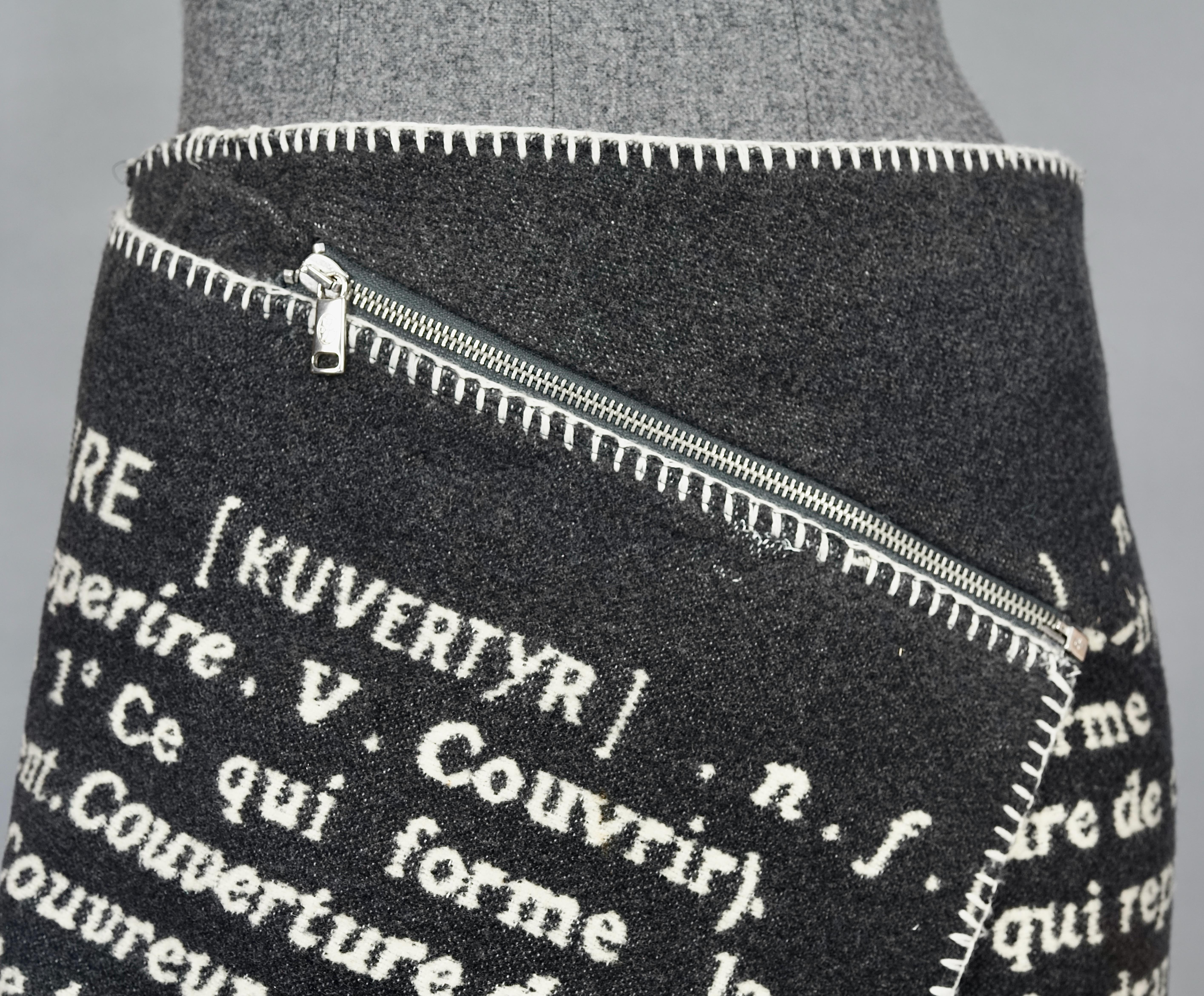 Vintage JEAN CHARLES de CASTELBAJAC Jupe portefeuille « Couverture » en laine fantaisie en vente 4