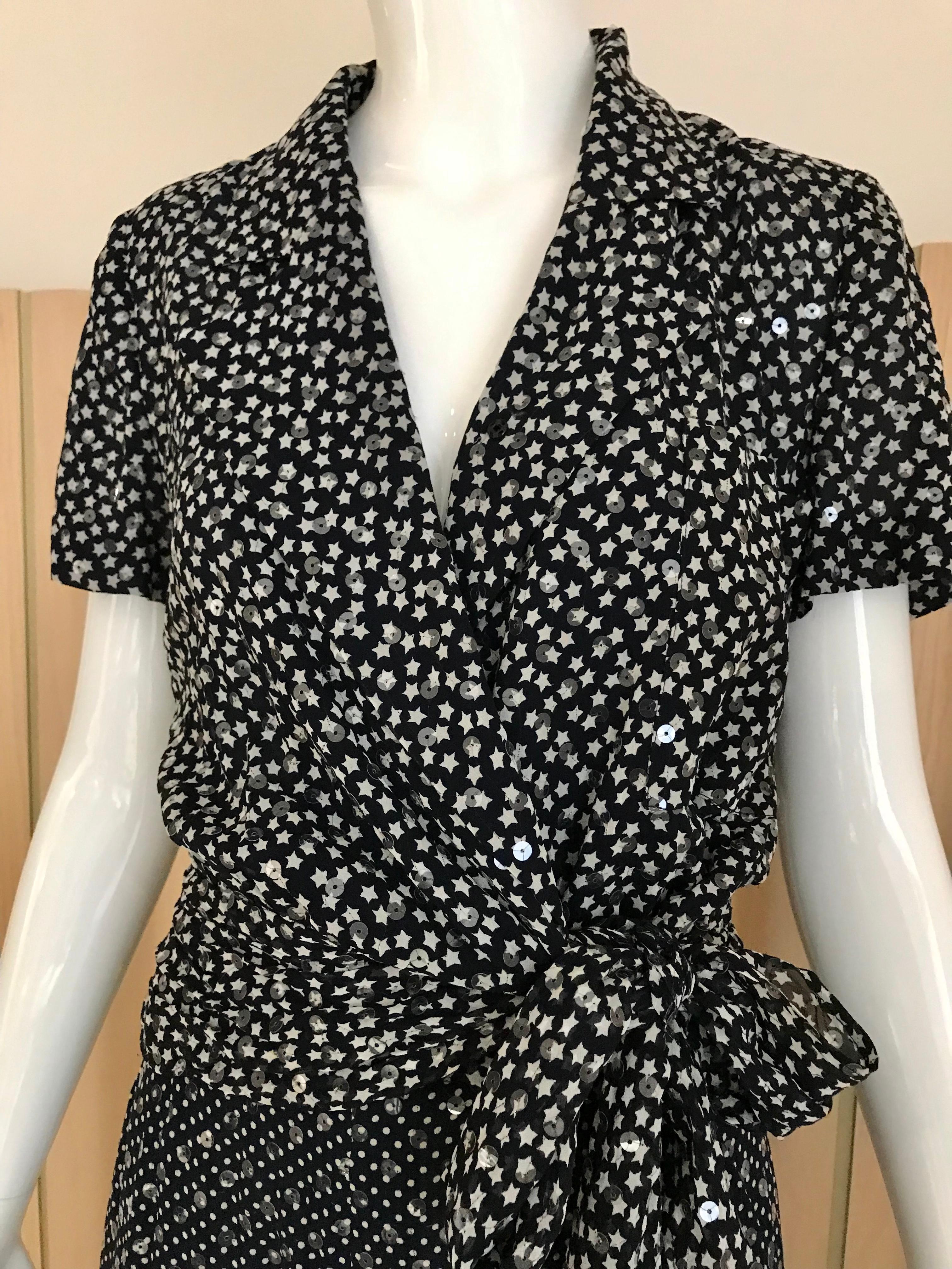 Vintage Navy Blue Jean Louis scherrer silk wrap blouse with star print and polkadot print pants.
Size: 2/ XS
Blouse fit size 4
Pants waist is 24 inches/ XS