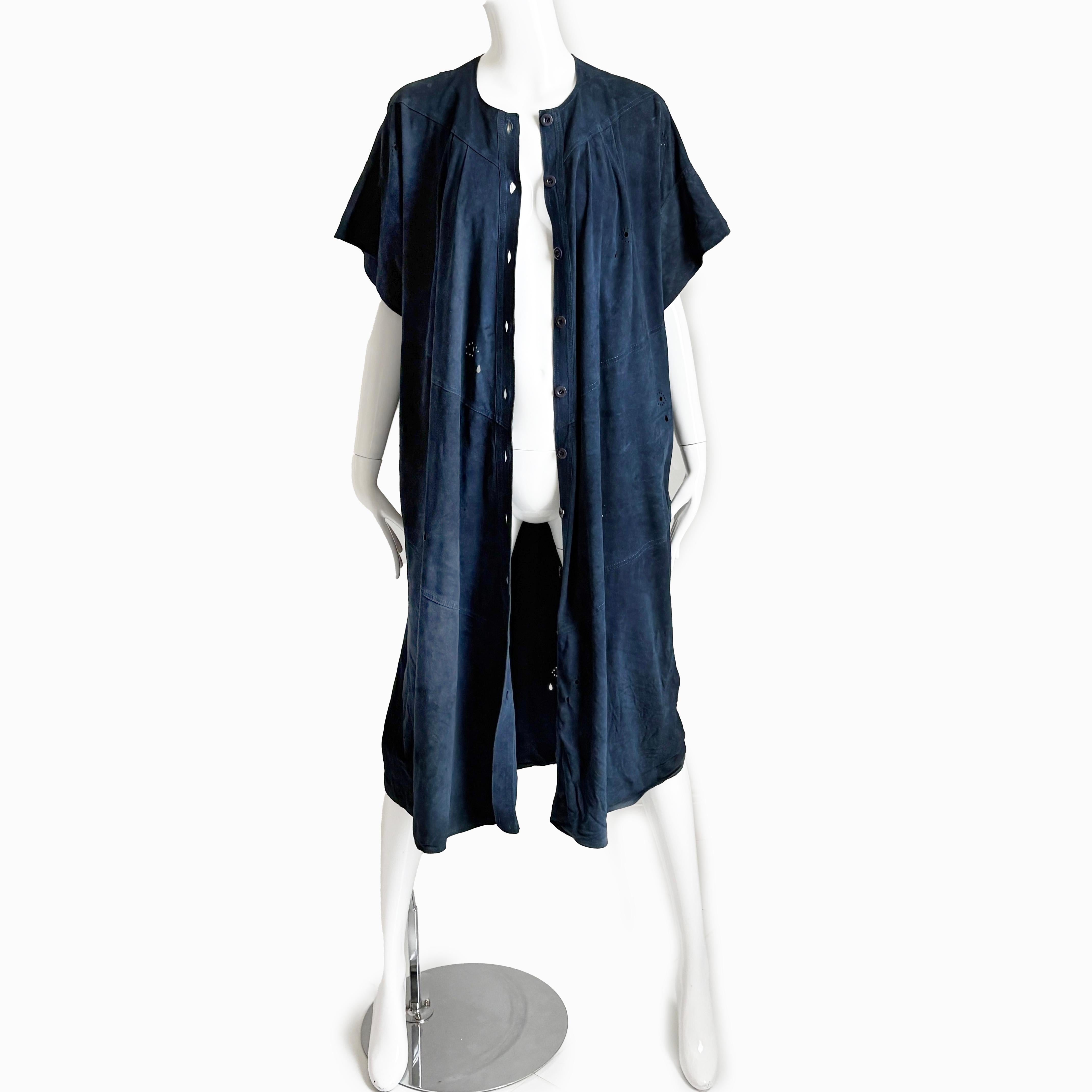 Vintage Jean Muir Blue Punched Suede Coat Dress circa Ende der 1970er Jahre Rare im Angebot 7