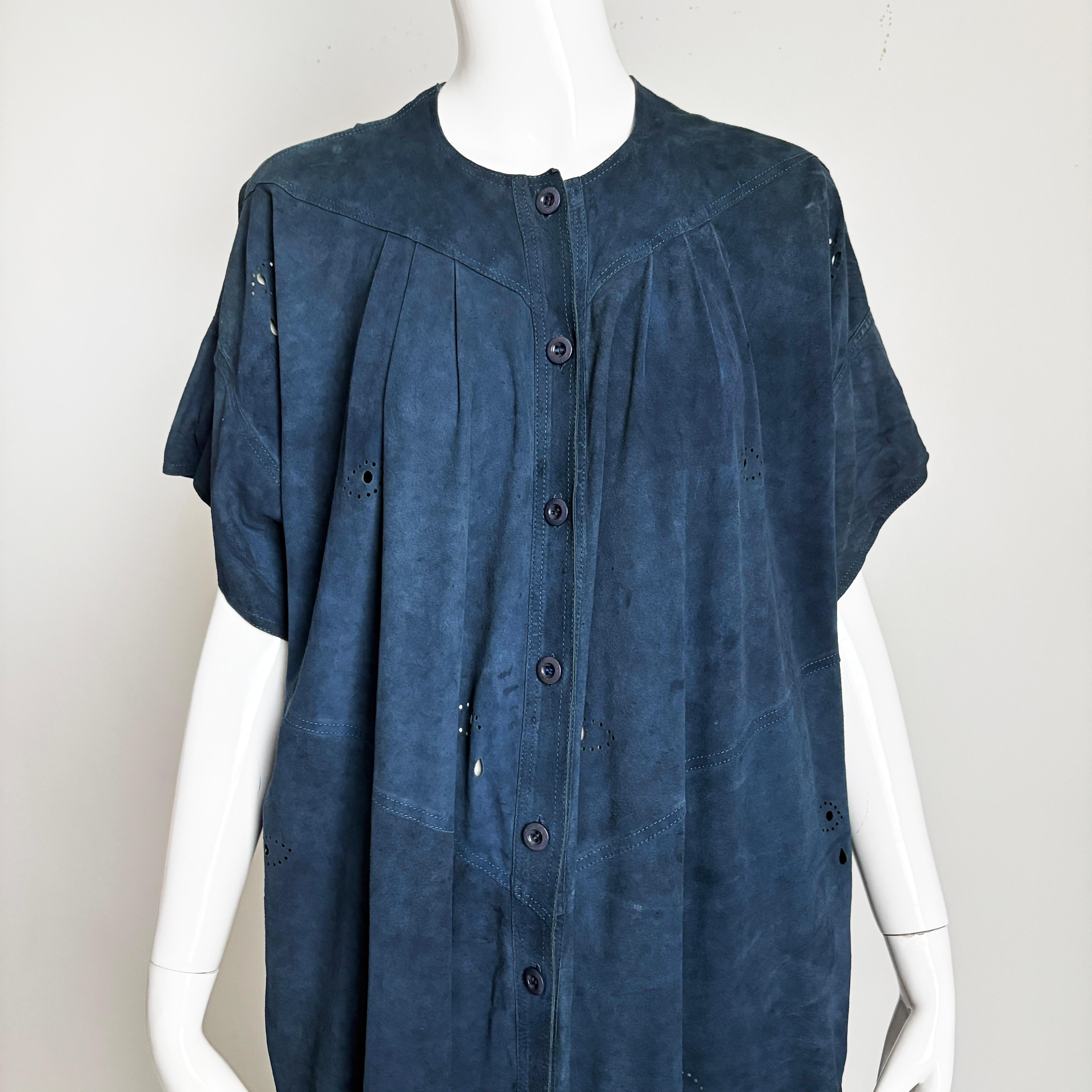 Vintage Jean Muir Blue Punched Suede Coat Dress circa Ende der 1970er Jahre Rare im Zustand „Gut“ im Angebot in Port Saint Lucie, FL