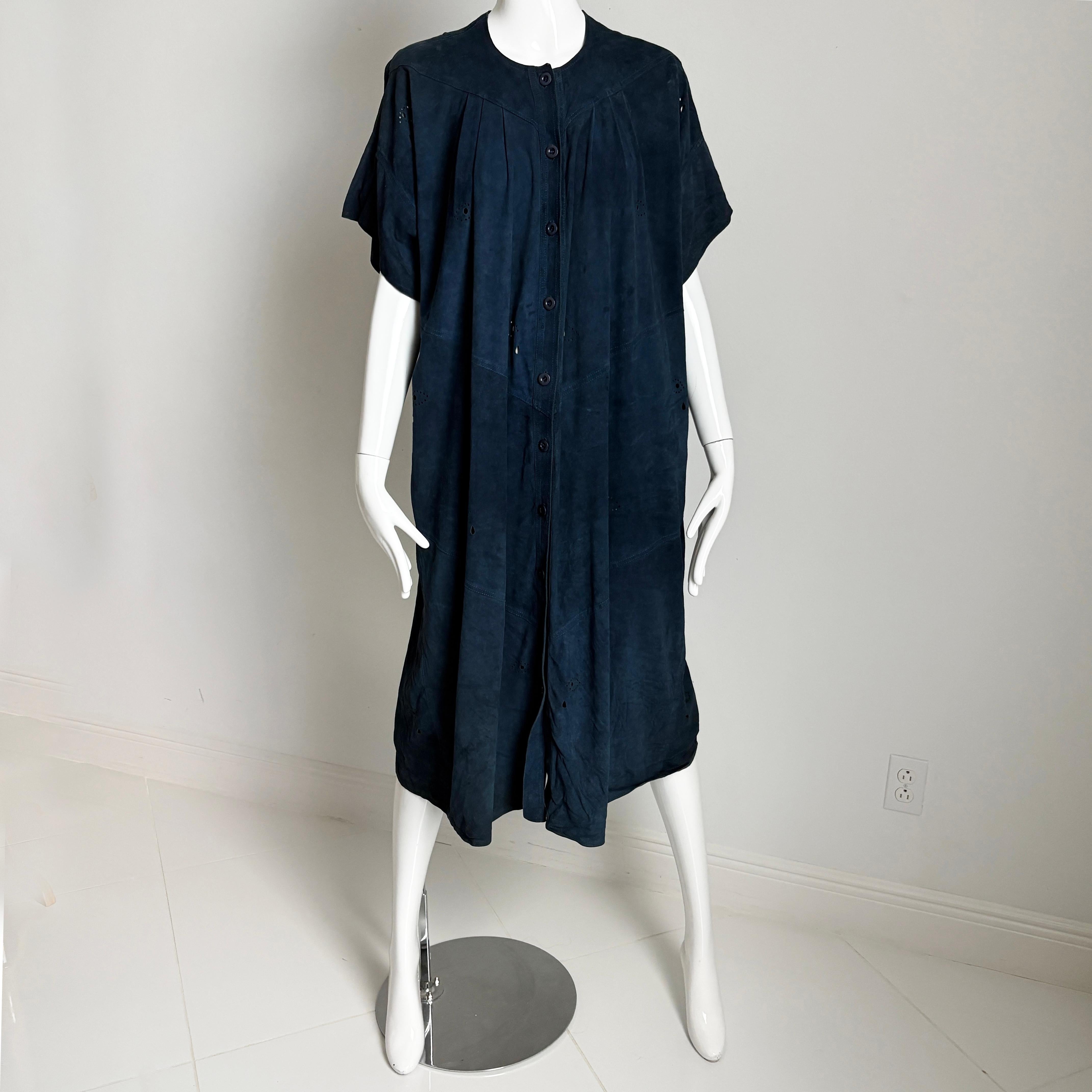 Vintage Jean Muir Blue Punched Suede Coat Dress circa Ende der 1970er Jahre Rare Damen im Angebot