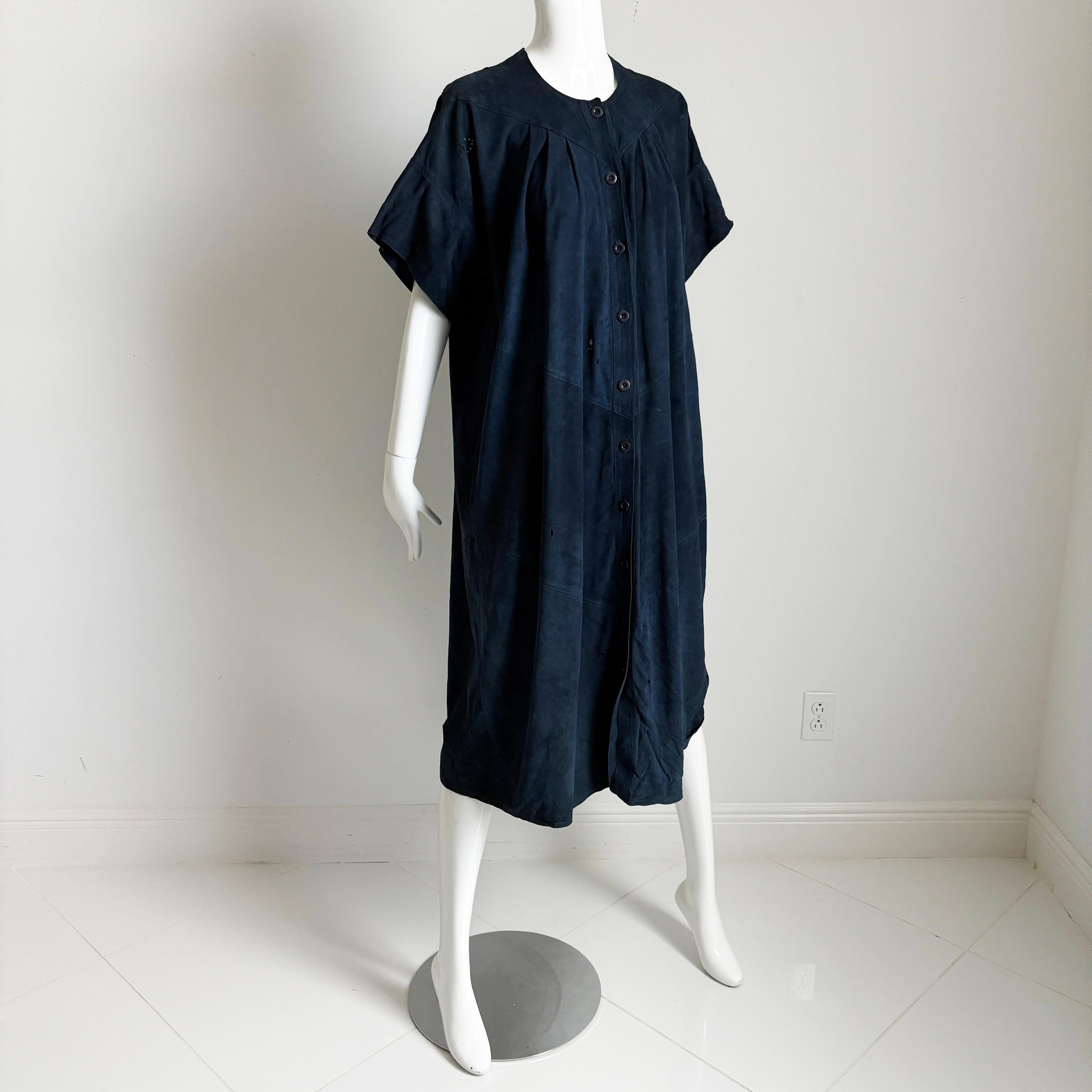 Vintage Jean Muir Blue Punched Suede Coat Dress circa Ende der 1970er Jahre Rare im Angebot 1