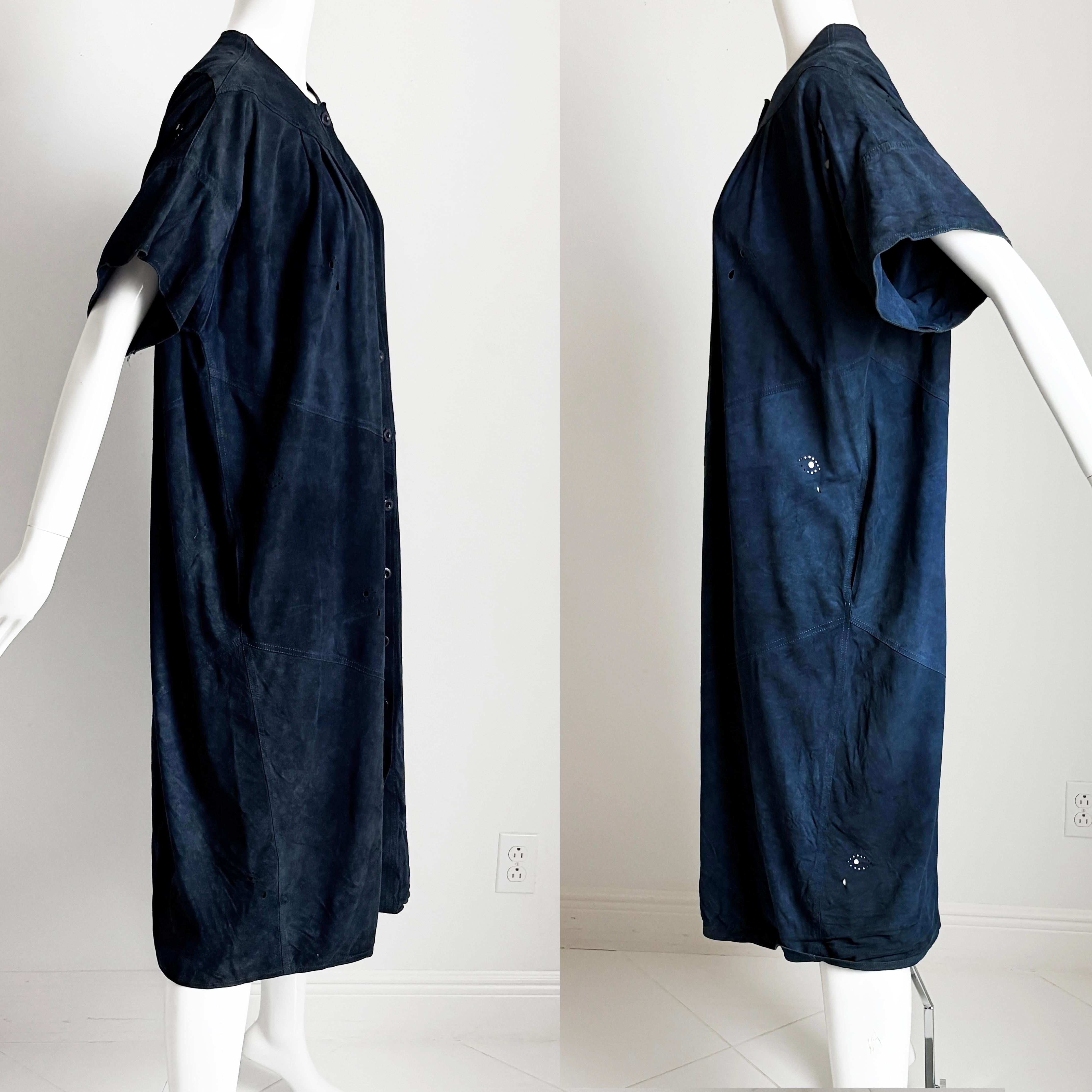 Vintage Jean Muir Blue Punched Suede Coat Dress circa Ende der 1970er Jahre Rare im Angebot 3