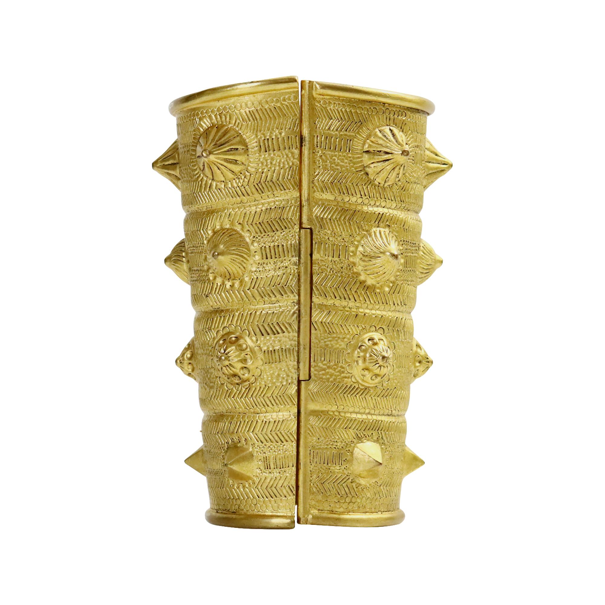 Jean Patou Vintage Studded Matte Gold Tone Tribal Cuff Circa 1980 en vente 4