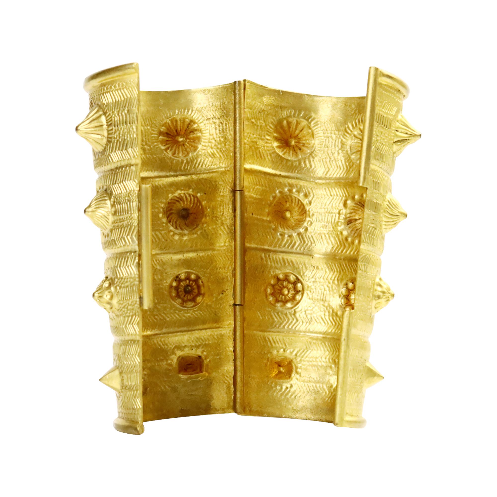 Jean Patou Vintage Studded Matte Gold Tone Tribal Cuff Circa 1980 en vente 5
