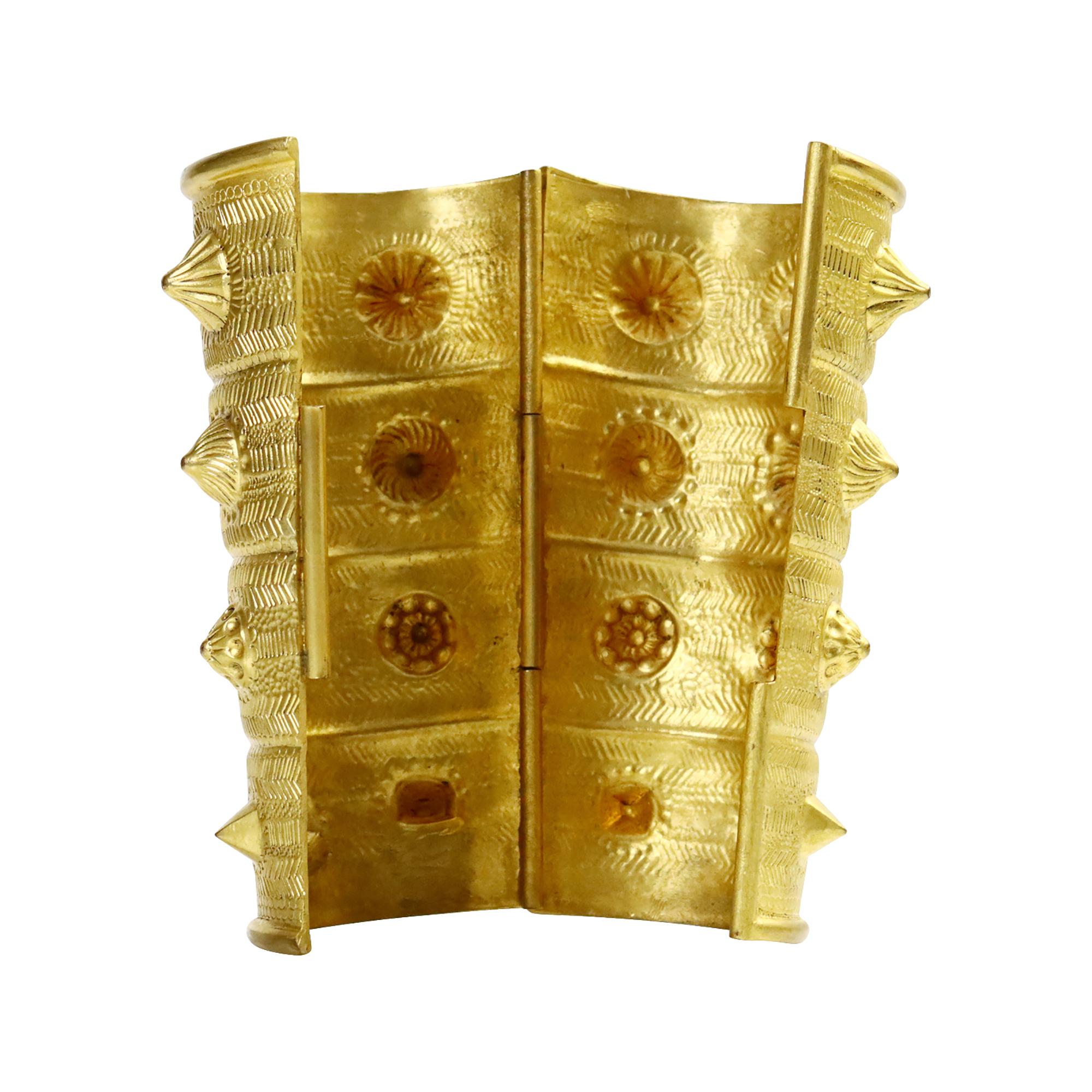 Jean Patou Vintage Studded Matte Gold Tone Tribal Cuff Circa 1980 en vente 6
