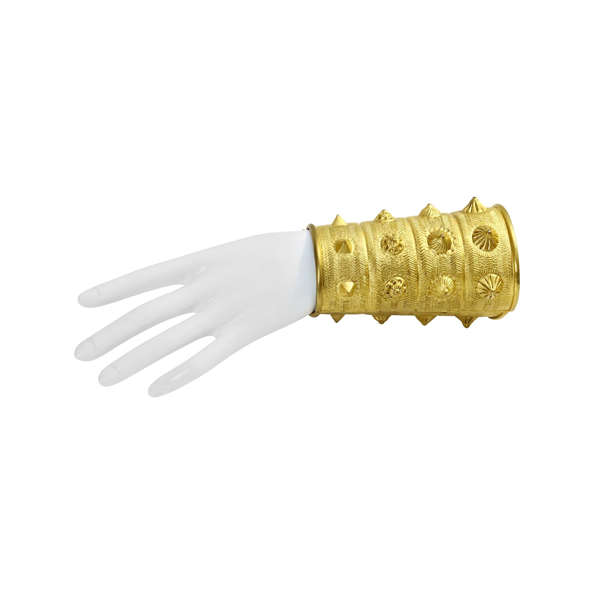 Moderne Jean Patou Vintage Studded Matte Gold Tone Tribal Cuff Circa 1980 en vente