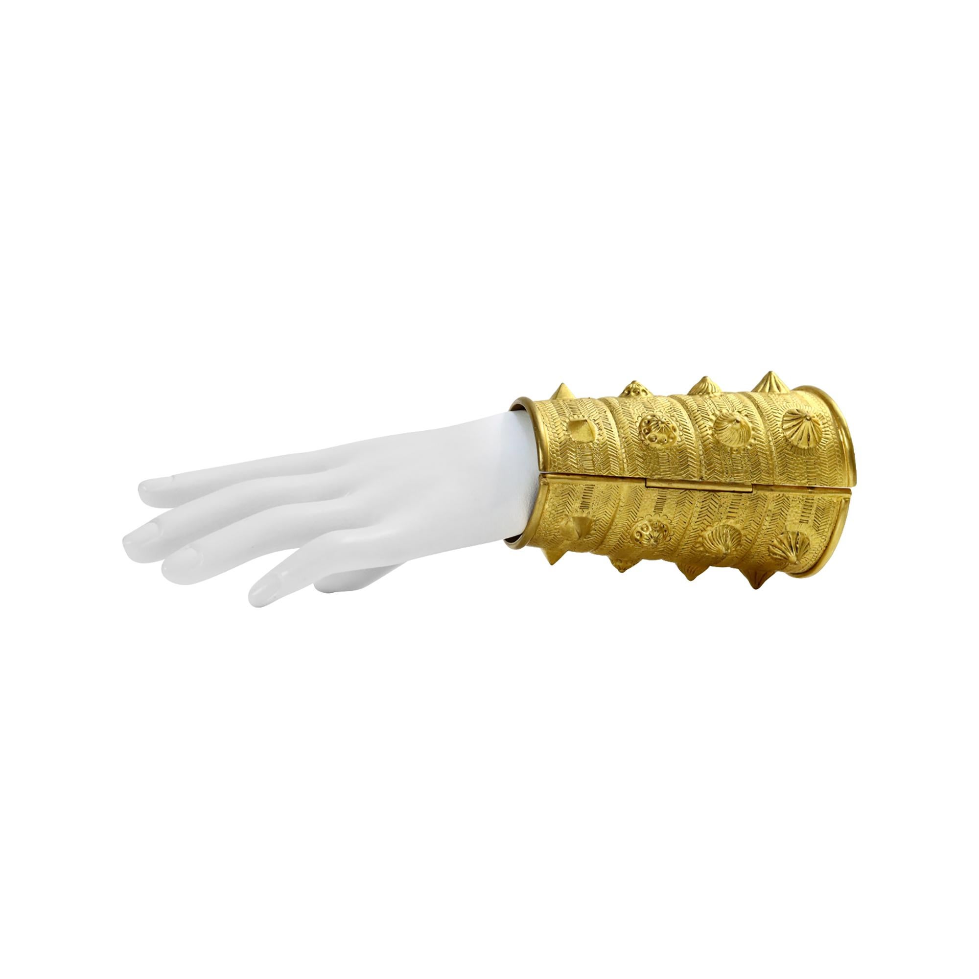 Jean Patou Vintage Studded Matte Gold Tone Tribal Cuff Circa 1980 en vente 2