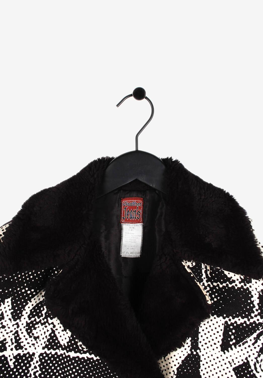 100% genuine Jean Paul Gaultier Men/Woman Coat (Unisex)
Color: Black/Beige
(An actual color may a bit vary due to individual computer screen interpretation)
Material: 100% cotton
Tag size: 40 women M, Mens-S
This coat is great quality item. Rate 8.5