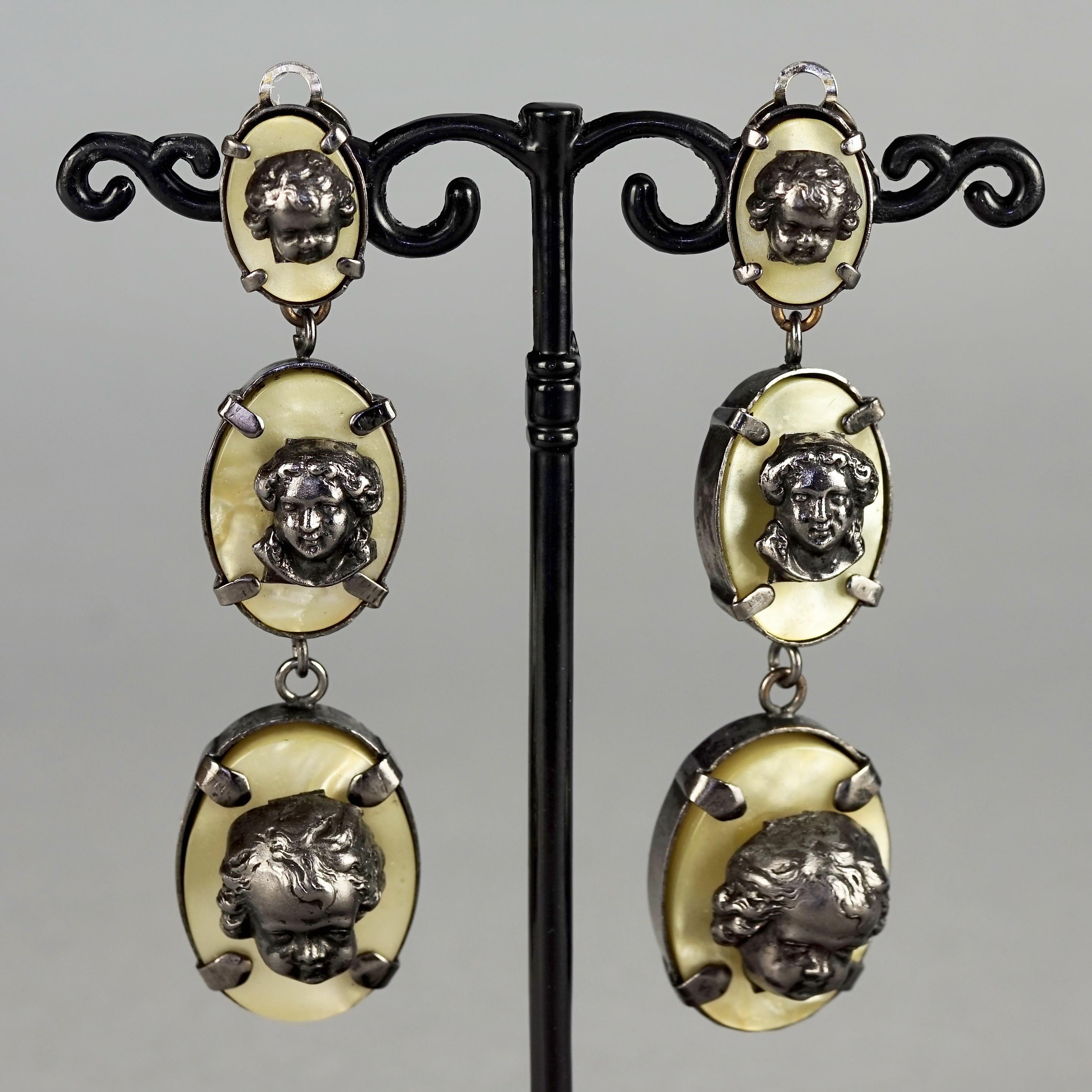Vintage JEAN PAUL GAULTIER Cherub Nacre Dangling Earrings In Excellent Condition For Sale In Kingersheim, Alsace