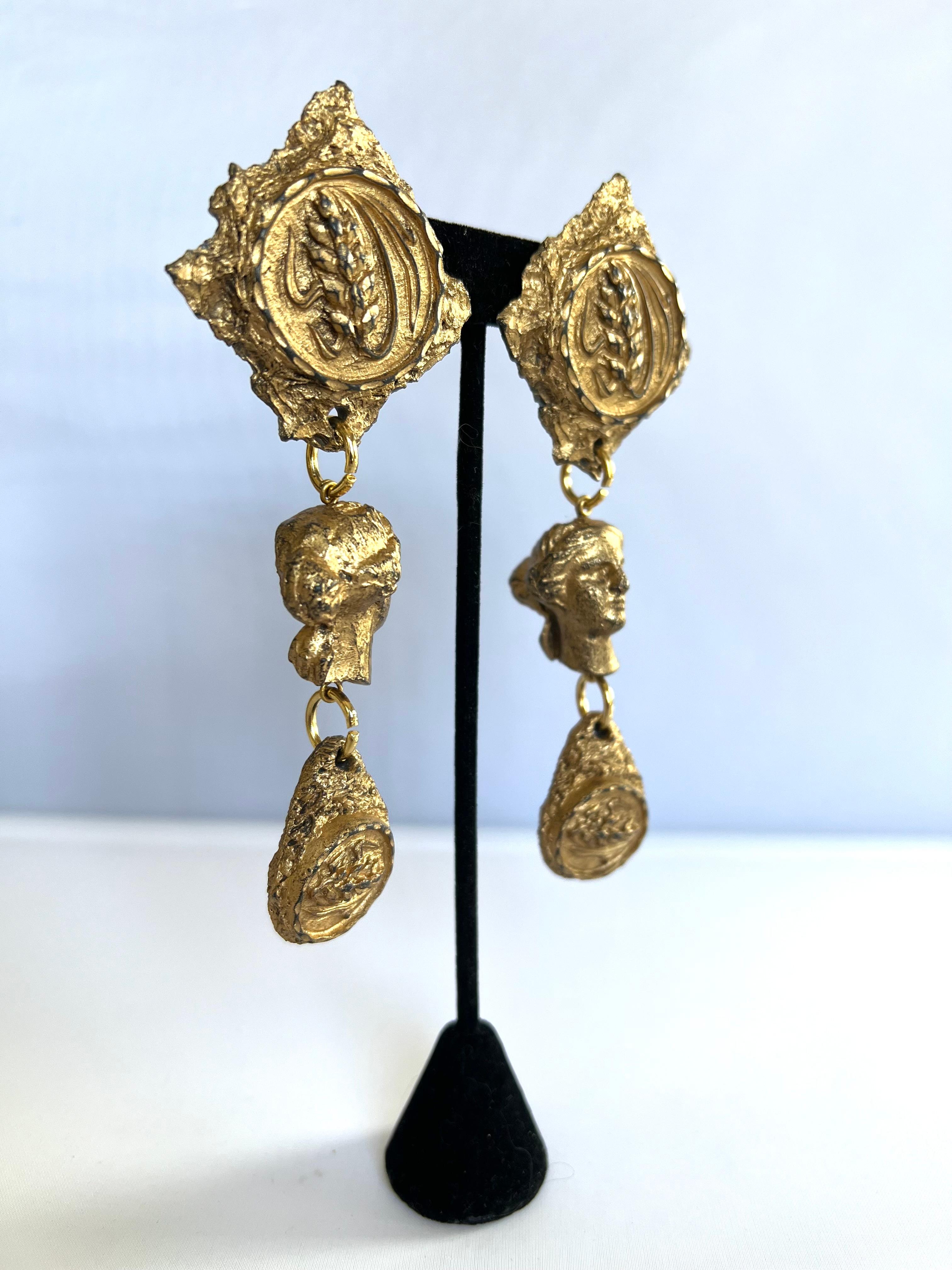 Artisan Boucles d'oreilles pendantes vintage Jean Paul Gaultier  en vente