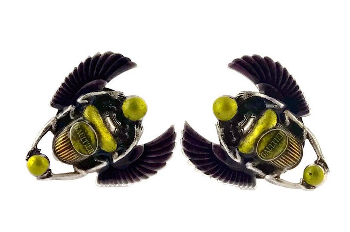 Vintage JEAN PAUL GAULTIER Enameled Scarab Egyptian Earrings In Excellent Condition In Kingersheim, Alsace