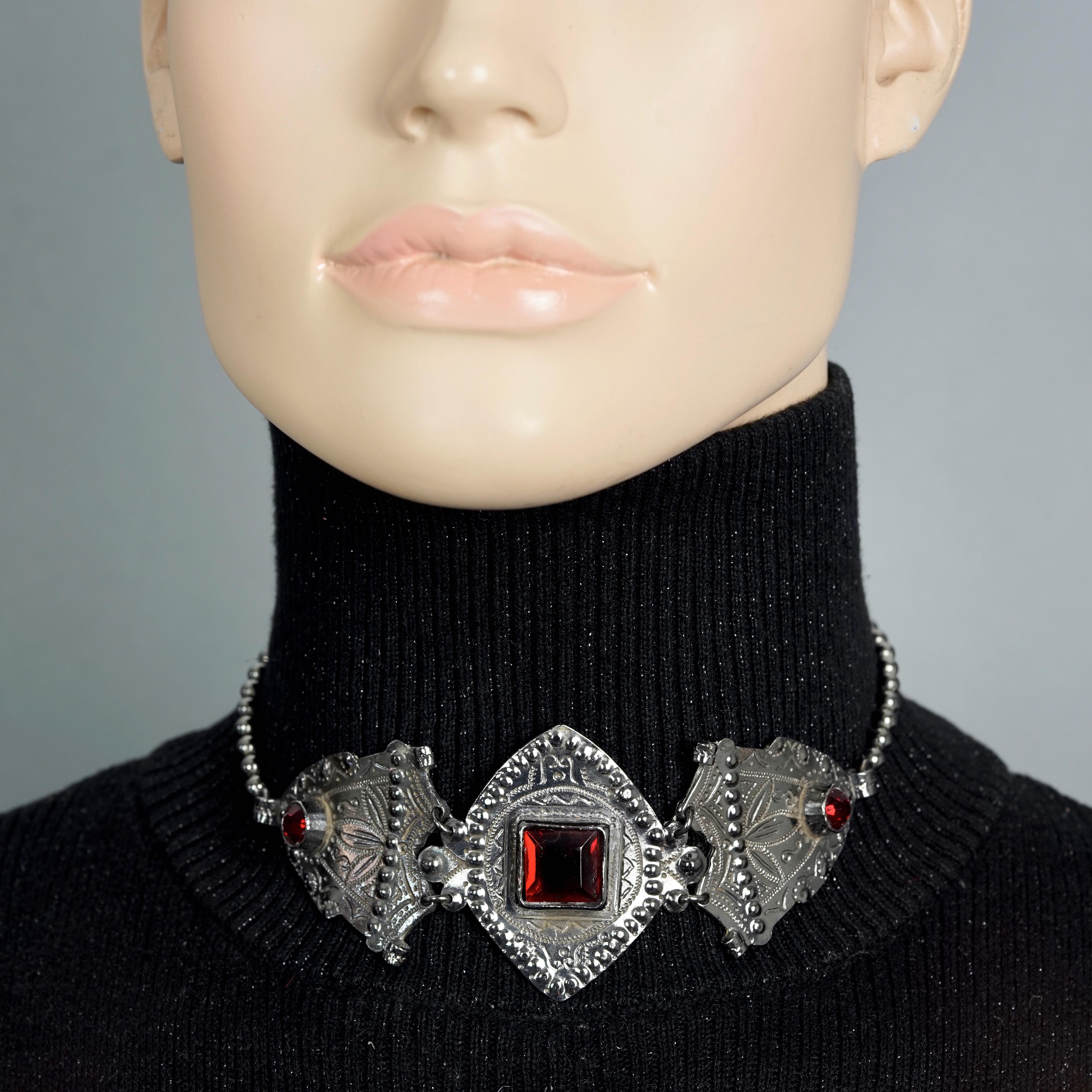 Vintage JEAN PAUL GAULTIER Ethnic Red Stones Choker Necklace

Measurements:
Height: 1.93 inches (4.9 cm)
Wearable Length: 13.18 inches to 15.55 inches (33.5 cm to 39.5 cm)

Features:
- 100% Authentic JEAN PAUL GAULTIER.
- Ethnic inspired choker