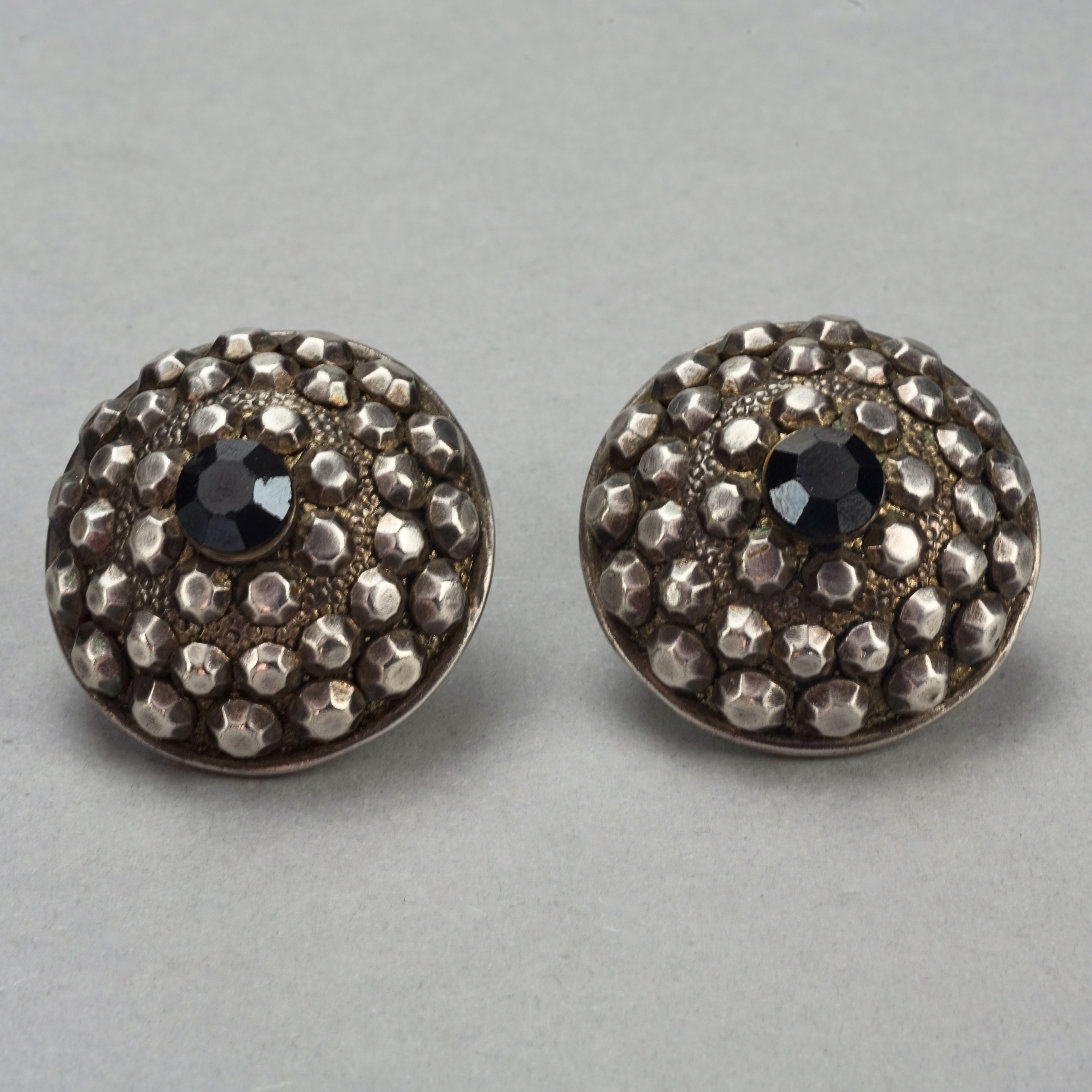 Vintage JEAN PAUL GAULTIER Ethnic Studded Disc Earrings In Good Condition For Sale In Kingersheim, Alsace