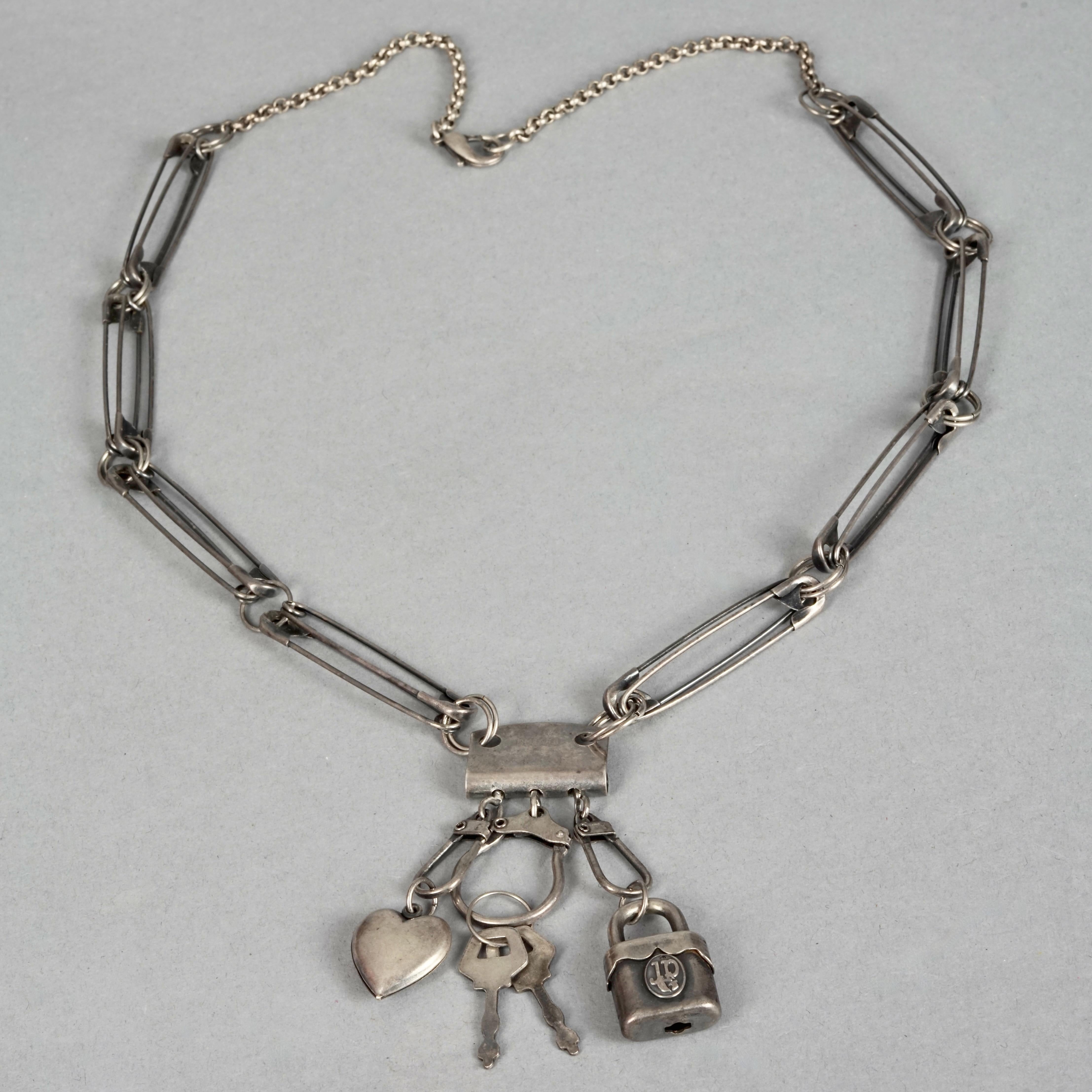 Collier vintage Jean-Paul Gaultier avec épingle de sécurité et clés à cadenas en forme de cœur Pour femmes en vente