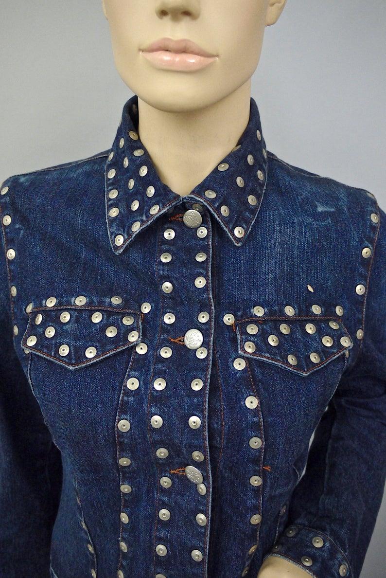 Vintage JEAN PAUL GAULTIER Logo Studded Denim Jacket In Excellent Condition For Sale In Kingersheim, Alsace