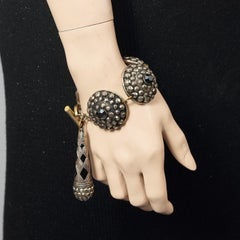 JEAN PAUL GAULTIER Massives ethnisches, baumelndes Charm-Armband, Vintage