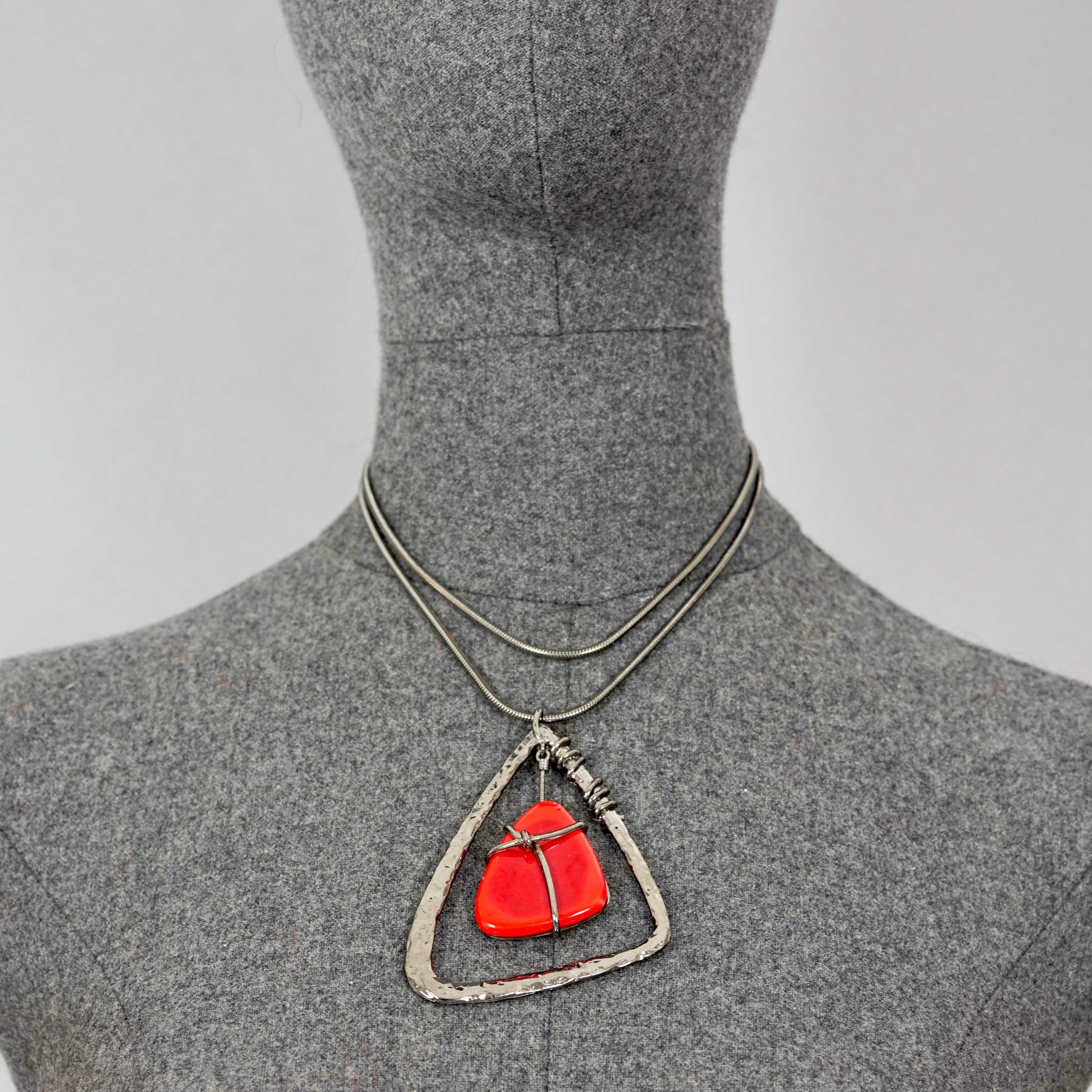 Vintage JEAN PAUL GAULTIER Modernist Triangle Glass Stone Necklace

Measurements:
Pendant Height: 3.34 inches (8.5 cm)
Wearable Length: 30.70 inches to 31.88 inches (78 cm to 81 cm)

Features:
- 100% Authentic JEAN PAUL GAULTIER.
- Modernist wire