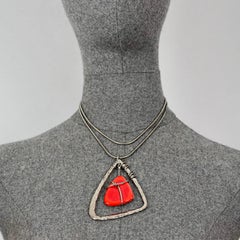 Collier vintage moderniste Jean-Paul Gaultier en pierres et verre triangulaire