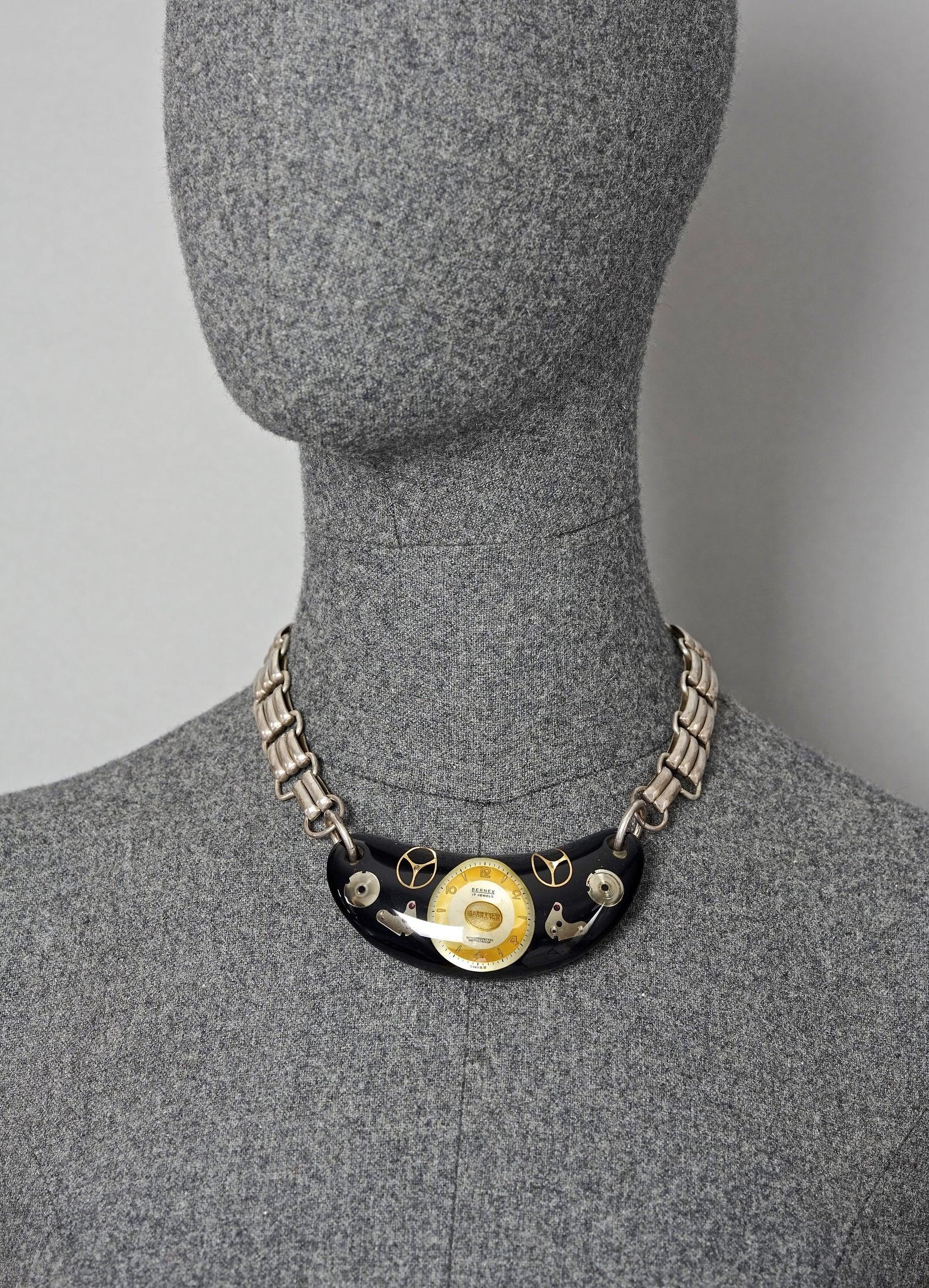 Vintage JEAN PAUL GAULTIER Steampunk Watch Lucite Choker Necklace In Excellent Condition For Sale In Kingersheim, Alsace