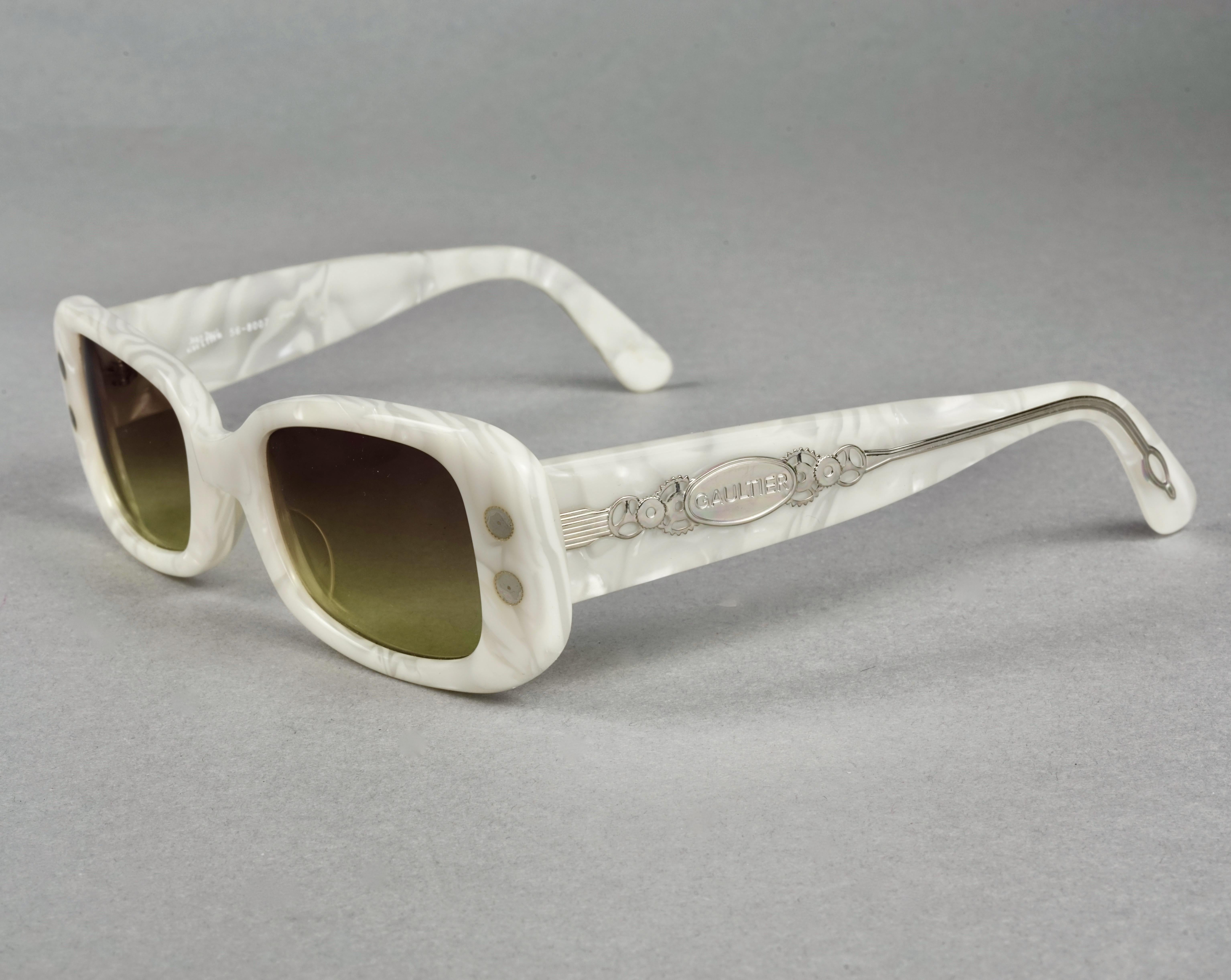 Vintage JEAN PAUL GAULTIER Steampunk White Sunglasses In Excellent Condition For Sale In Kingersheim, Alsace