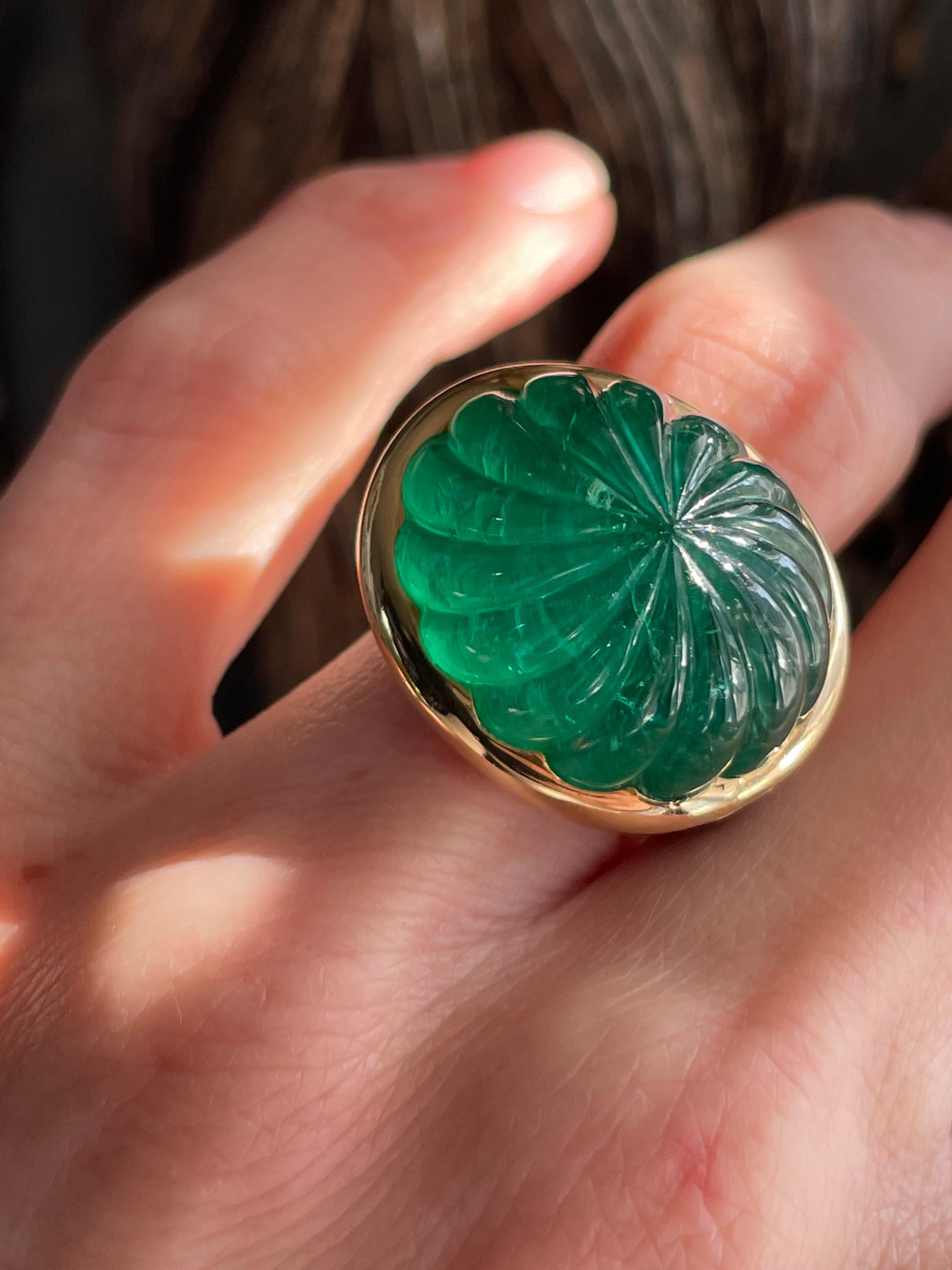 Vintage Jean-Pierre Brun Fluted Emerald and Mother of Pearl Ring In Good Condition In Hummelstown, PA